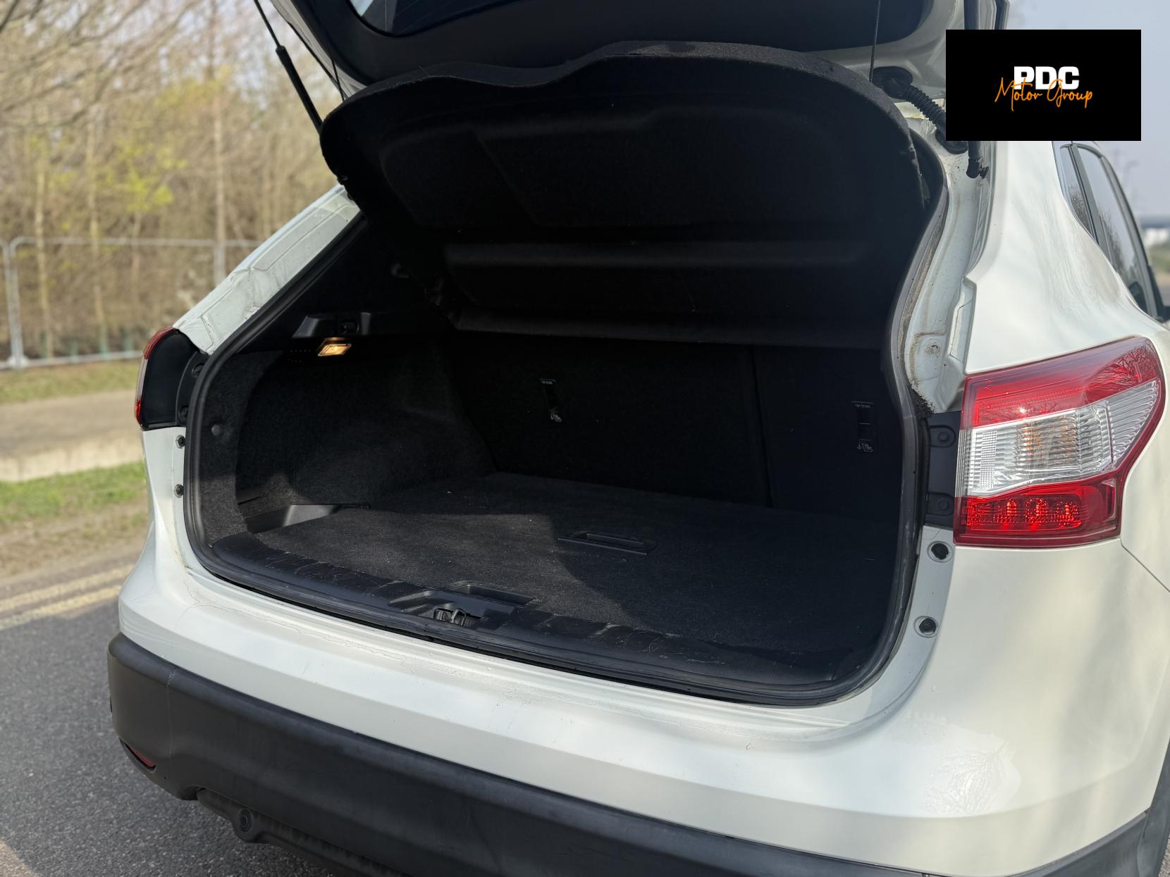 Nissan Qashqai 1.6 dCi Tekna SUV 5dr Diesel XTRON 2WD Euro 6 (s/s) (130 ps)