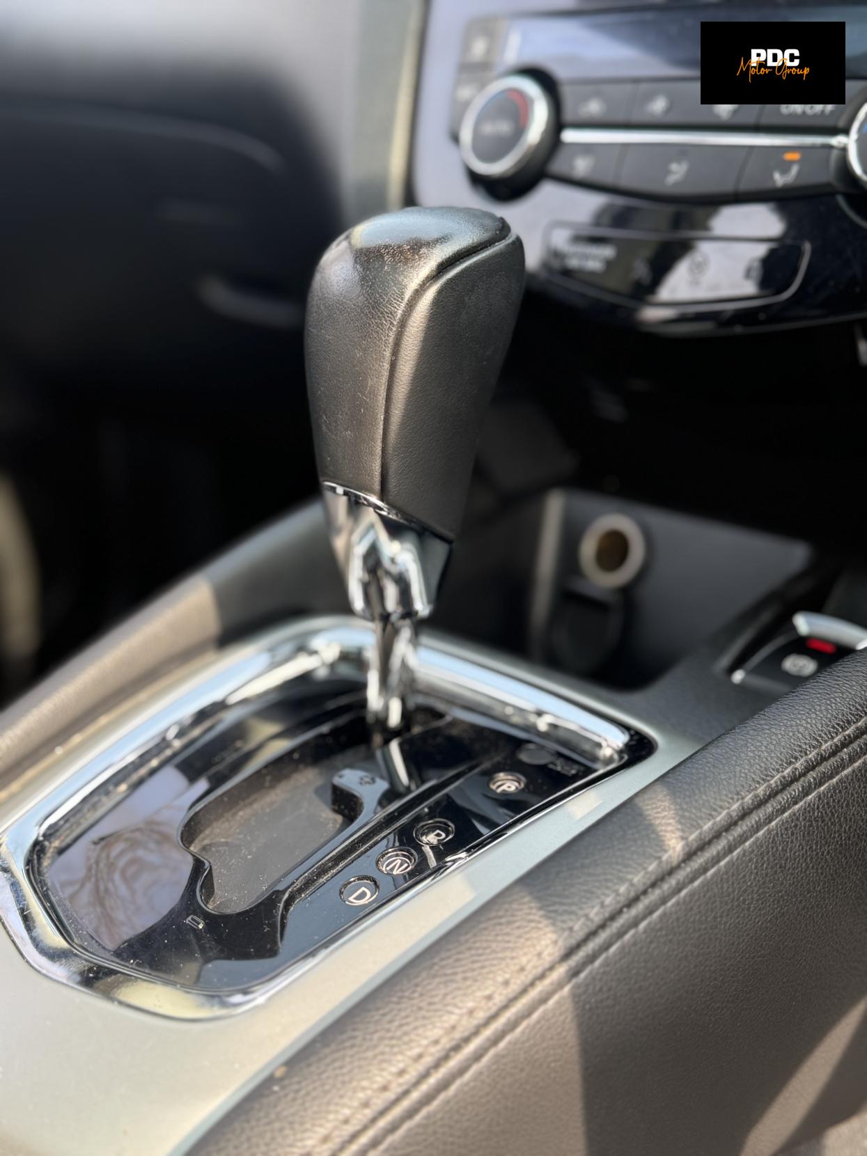 Nissan Qashqai 1.6 dCi Tekna SUV 5dr Diesel XTRON 2WD Euro 6 (s/s) (130 ps)