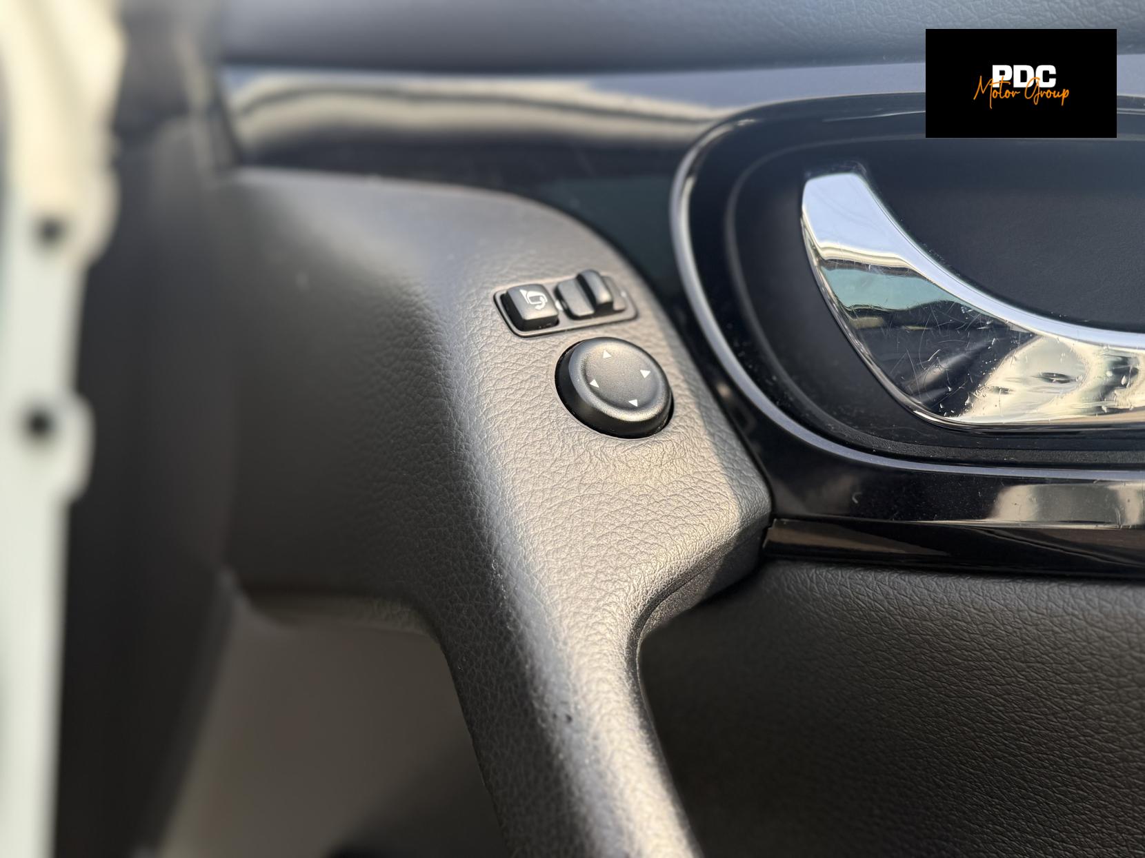 Nissan Qashqai 1.6 dCi Tekna SUV 5dr Diesel XTRON 2WD Euro 6 (s/s) (130 ps)