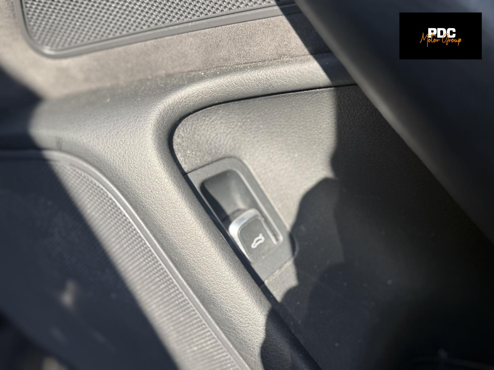 Audi A6 Avant 2.0 TFSI Black Edition Estate 5dr Petrol S Tronic quattro Euro 6 (s/s) (252 ps)