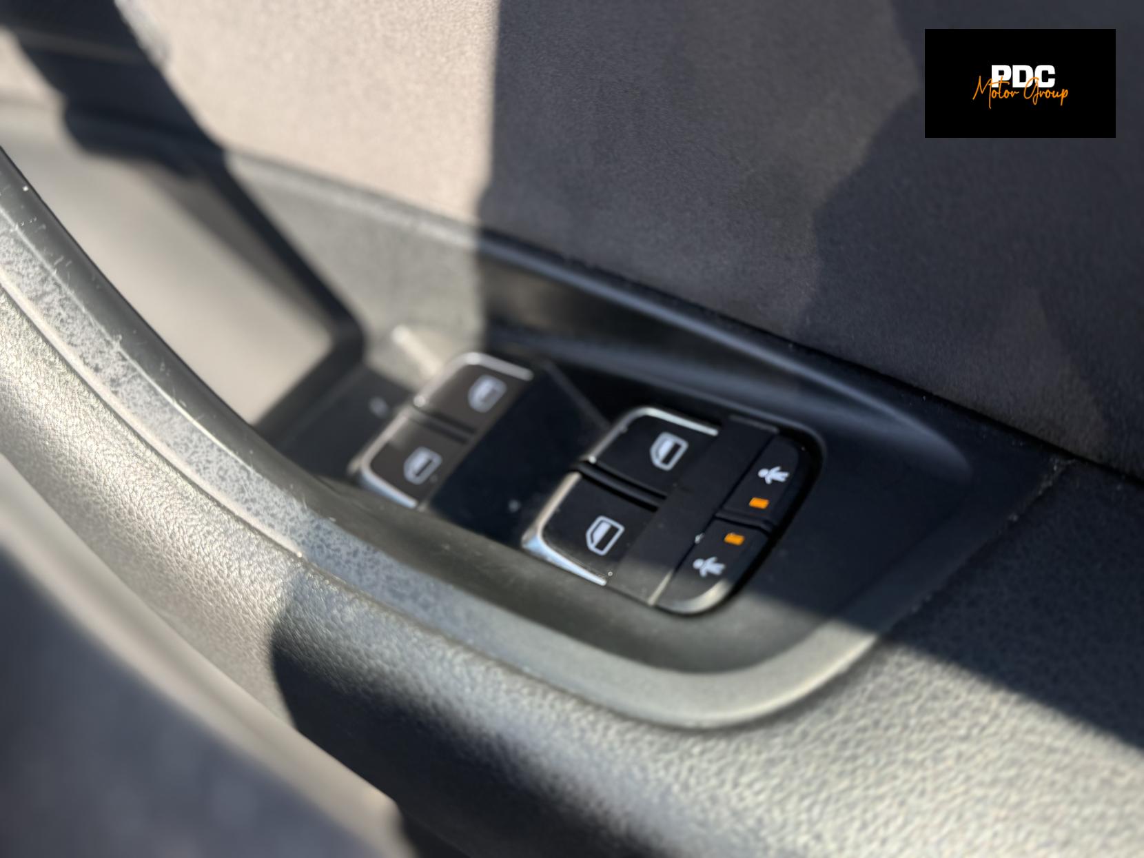 Audi A6 Avant 2.0 TFSI Black Edition Estate 5dr Petrol S Tronic quattro Euro 6 (s/s) (252 ps)