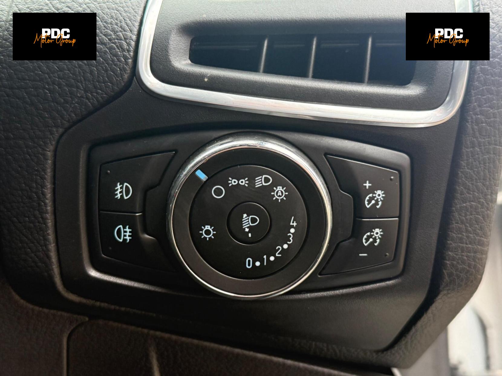 Ford Focus 1.0T EcoBoost Titanium Navigator Euro 5 (s/s) 5dr