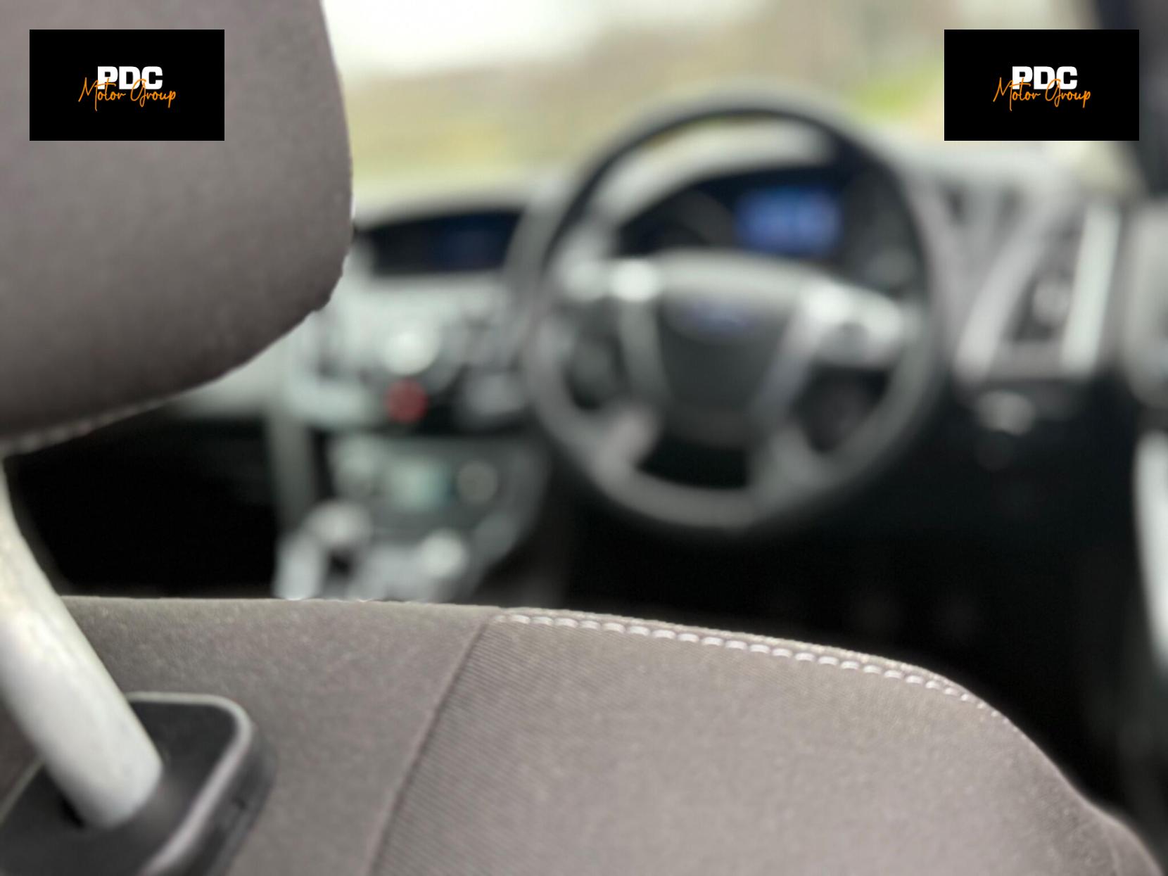 Ford Focus 1.0T EcoBoost Titanium Navigator Euro 5 (s/s) 5dr