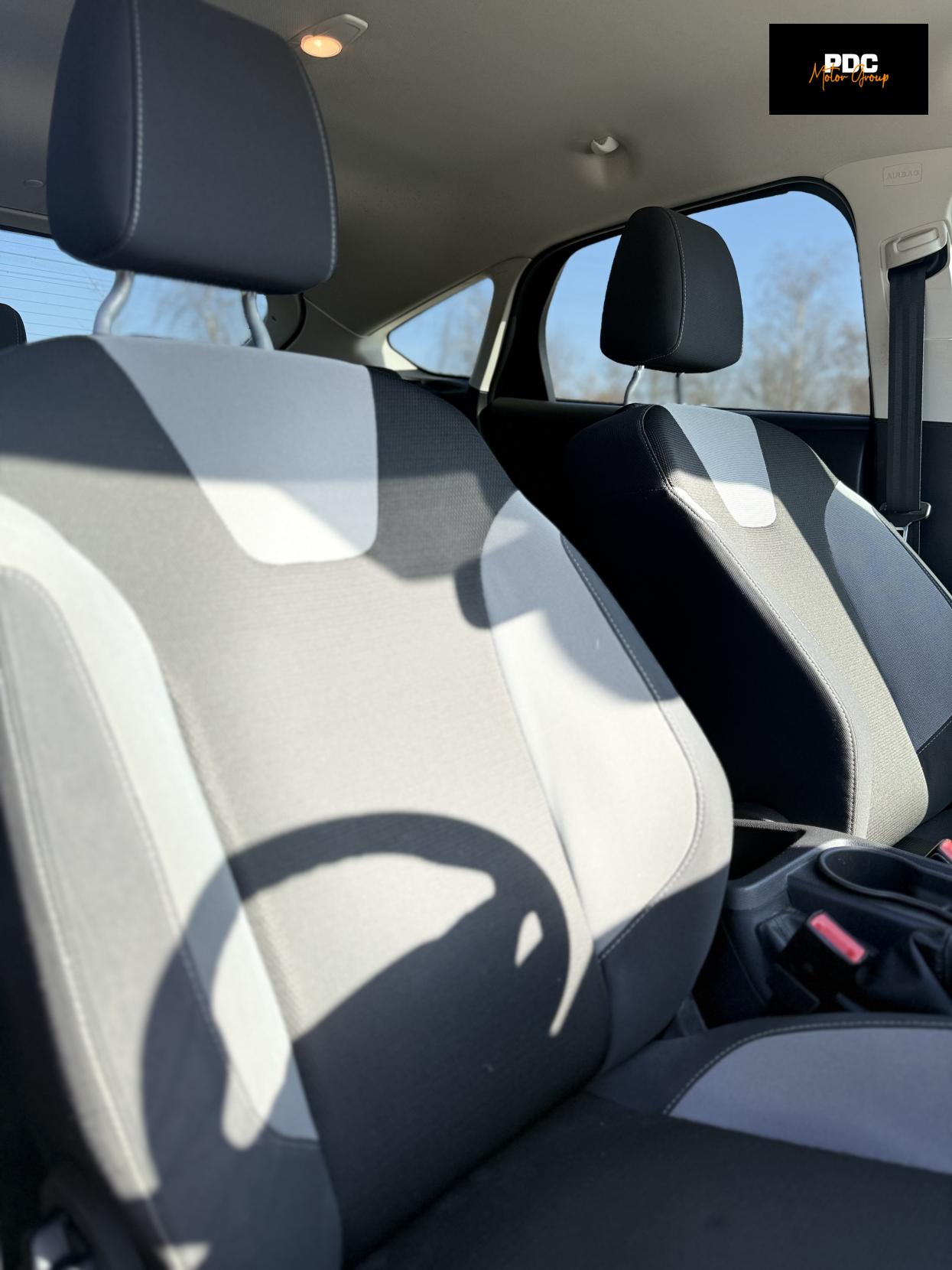 Ford Focus 1.6 Zetec Hatchback 5dr Petrol Powershift Euro 5 (125 ps)