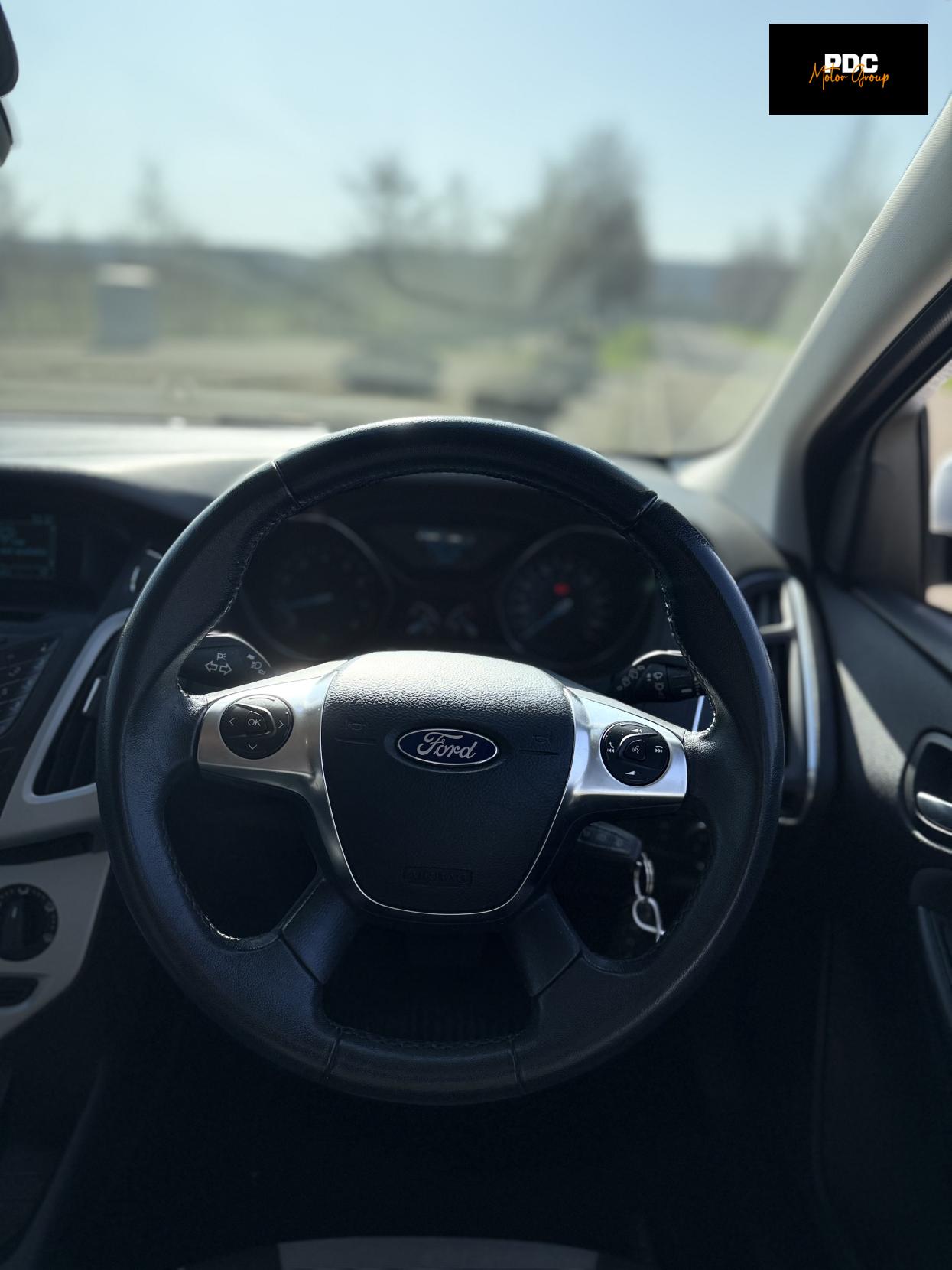 Ford Focus 1.6 Zetec Hatchback 5dr Petrol Powershift Euro 5 (125 ps)