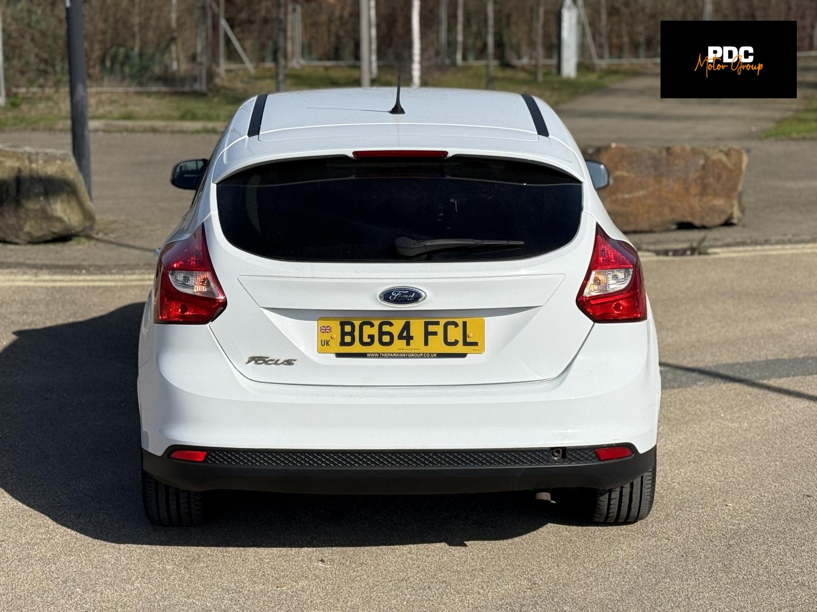 Ford Focus 1.6 Zetec Hatchback 5dr Petrol Powershift Euro 5 (125 ps)