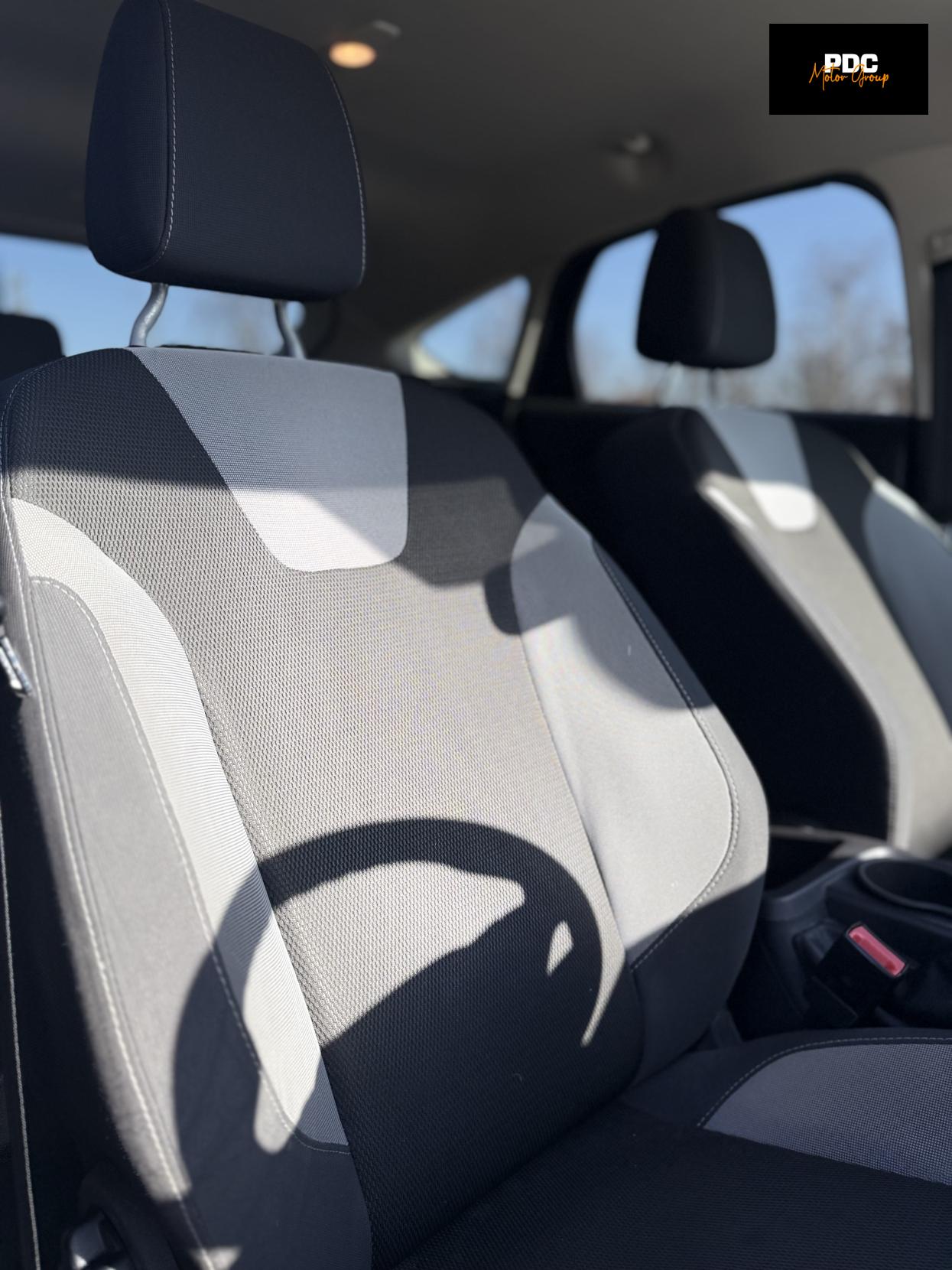 Ford Focus 1.6 Zetec Hatchback 5dr Petrol Powershift Euro 5 (125 ps)