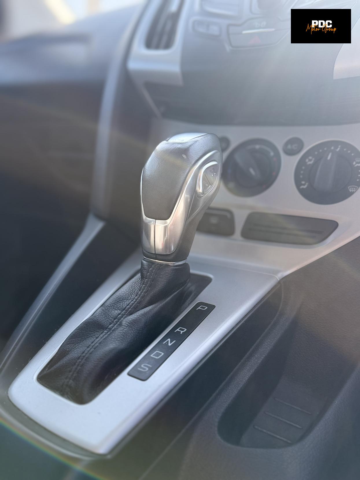 Ford Focus 1.6 Zetec Hatchback 5dr Petrol Powershift Euro 5 (125 ps)