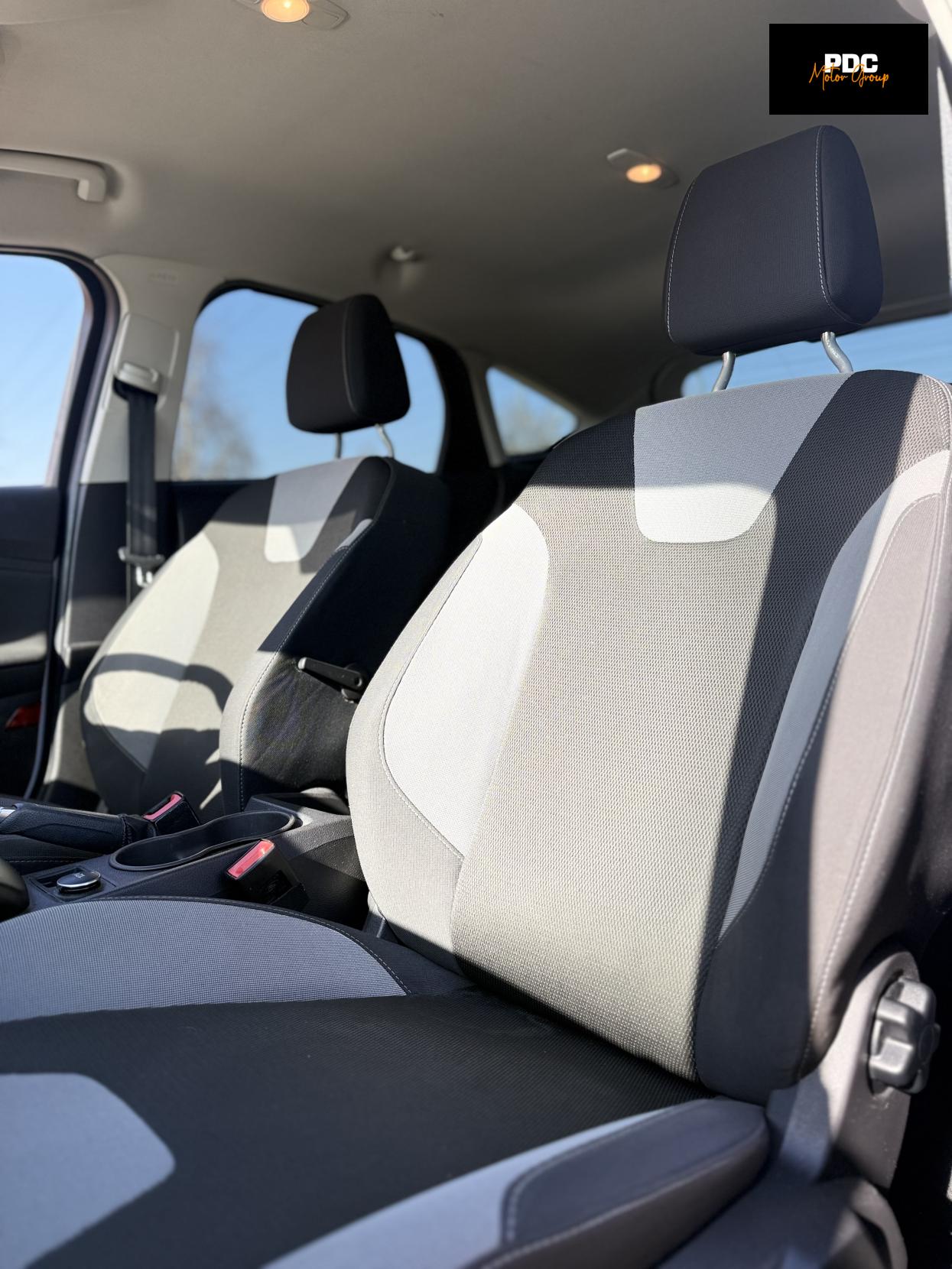 Ford Focus 1.6 Zetec Hatchback 5dr Petrol Powershift Euro 5 (125 ps)