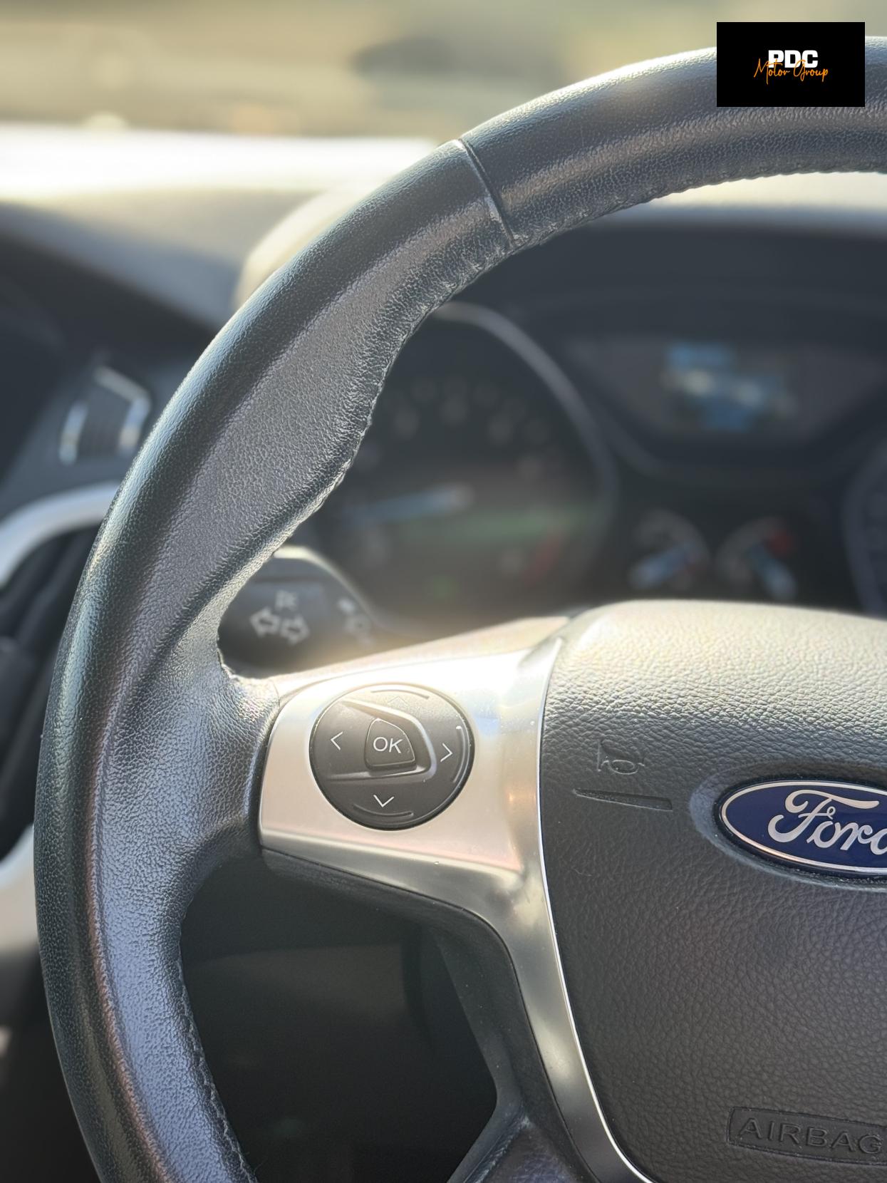 Ford Focus 1.6 Zetec Hatchback 5dr Petrol Powershift Euro 5 (125 ps)