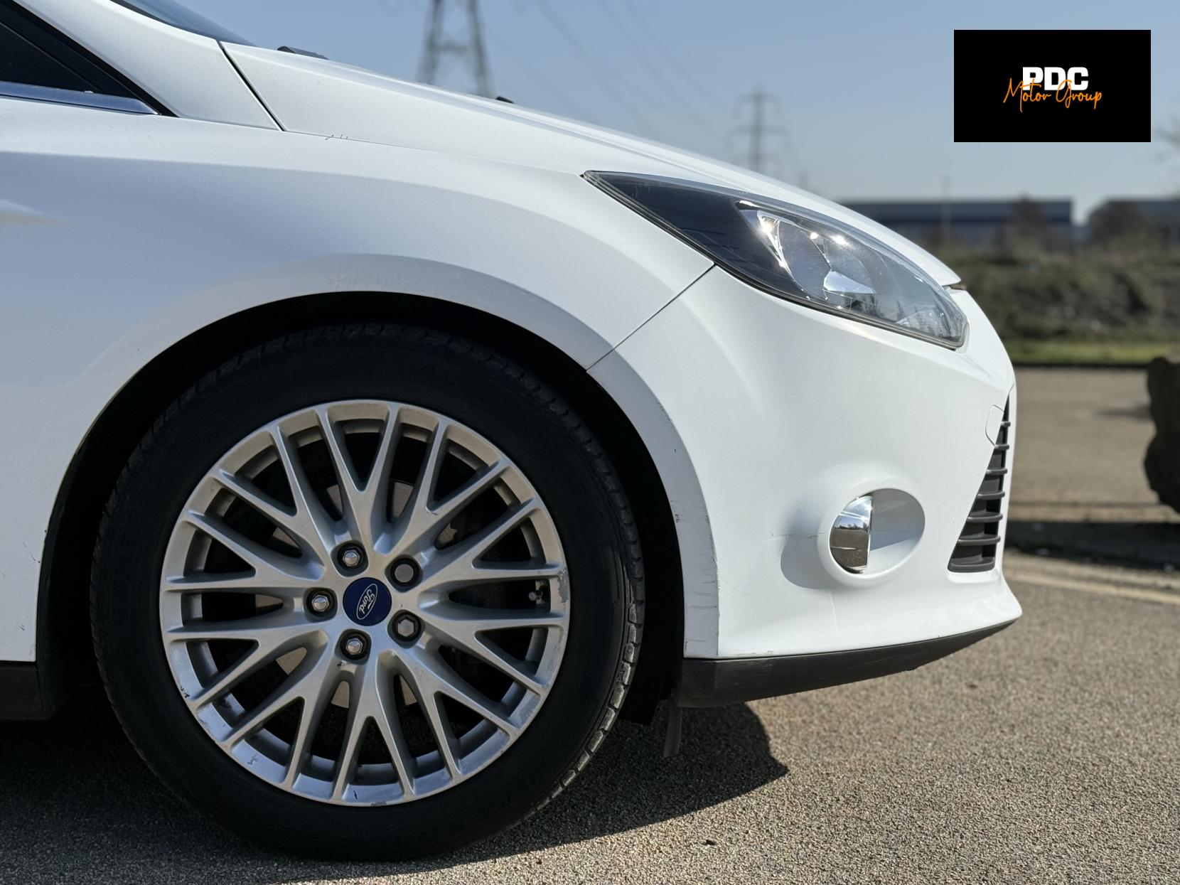 Ford Focus 1.6 Zetec Hatchback 5dr Petrol Powershift Euro 5 (125 ps)