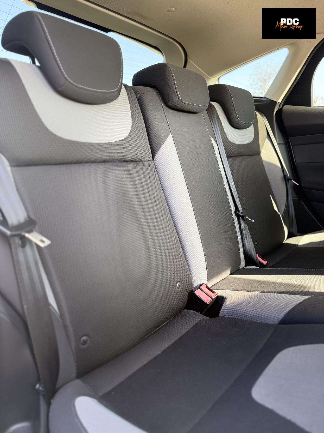 Ford Focus 1.6 Zetec Hatchback 5dr Petrol Powershift Euro 5 (125 ps)