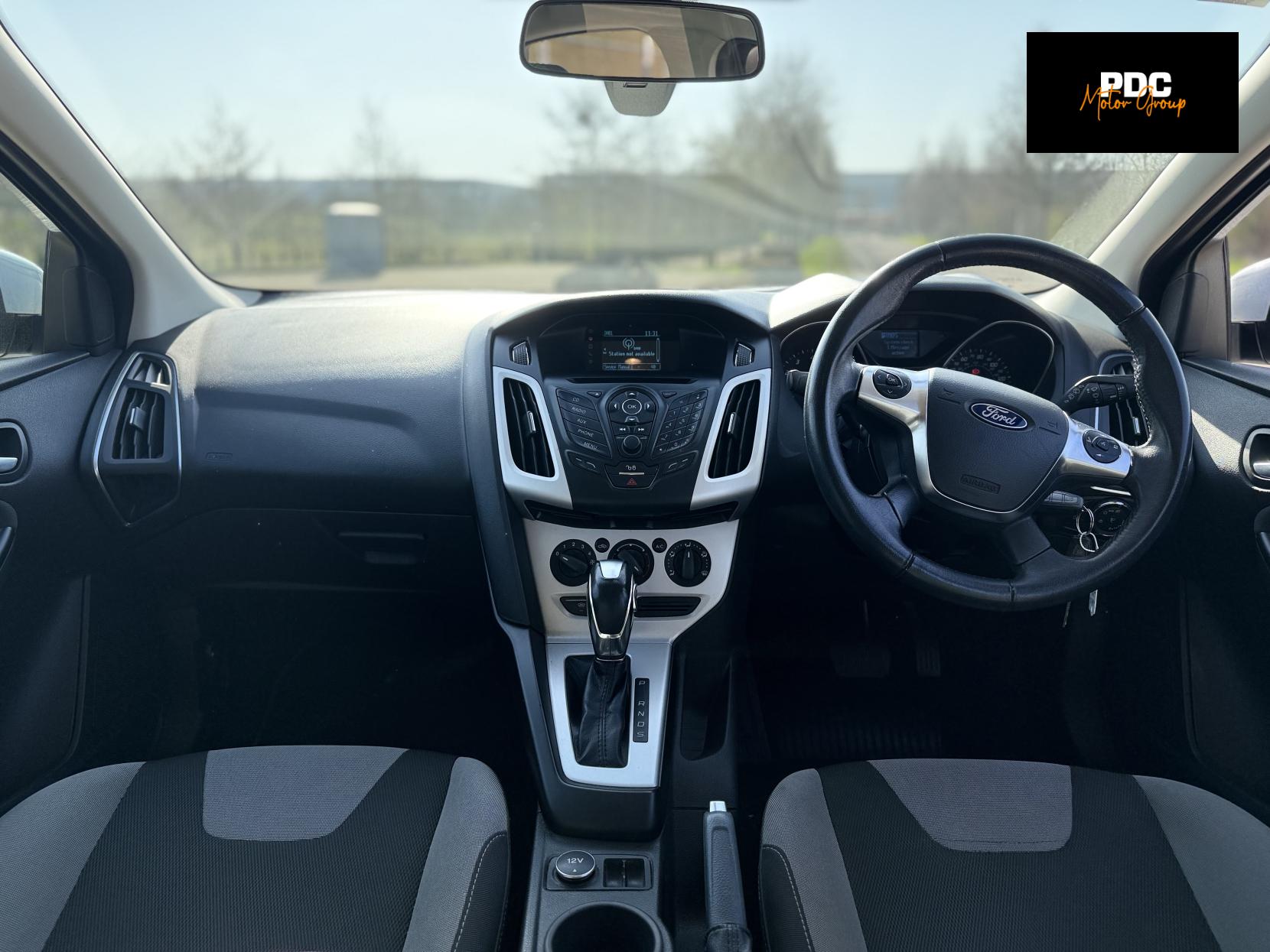 Ford Focus 1.6 Zetec Hatchback 5dr Petrol Powershift Euro 5 (125 ps)