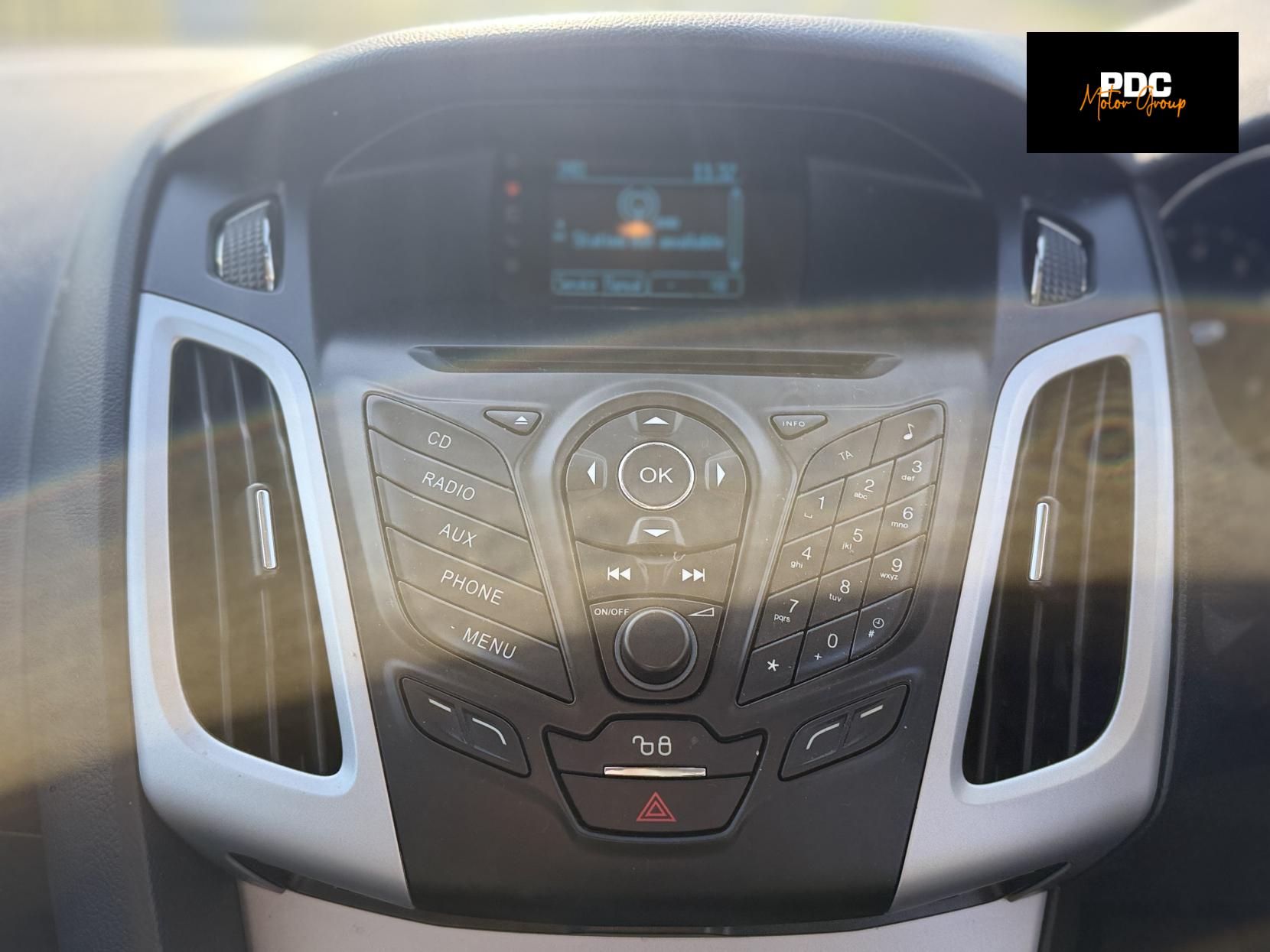 Ford Focus 1.6 Zetec Hatchback 5dr Petrol Powershift Euro 5 (125 ps)