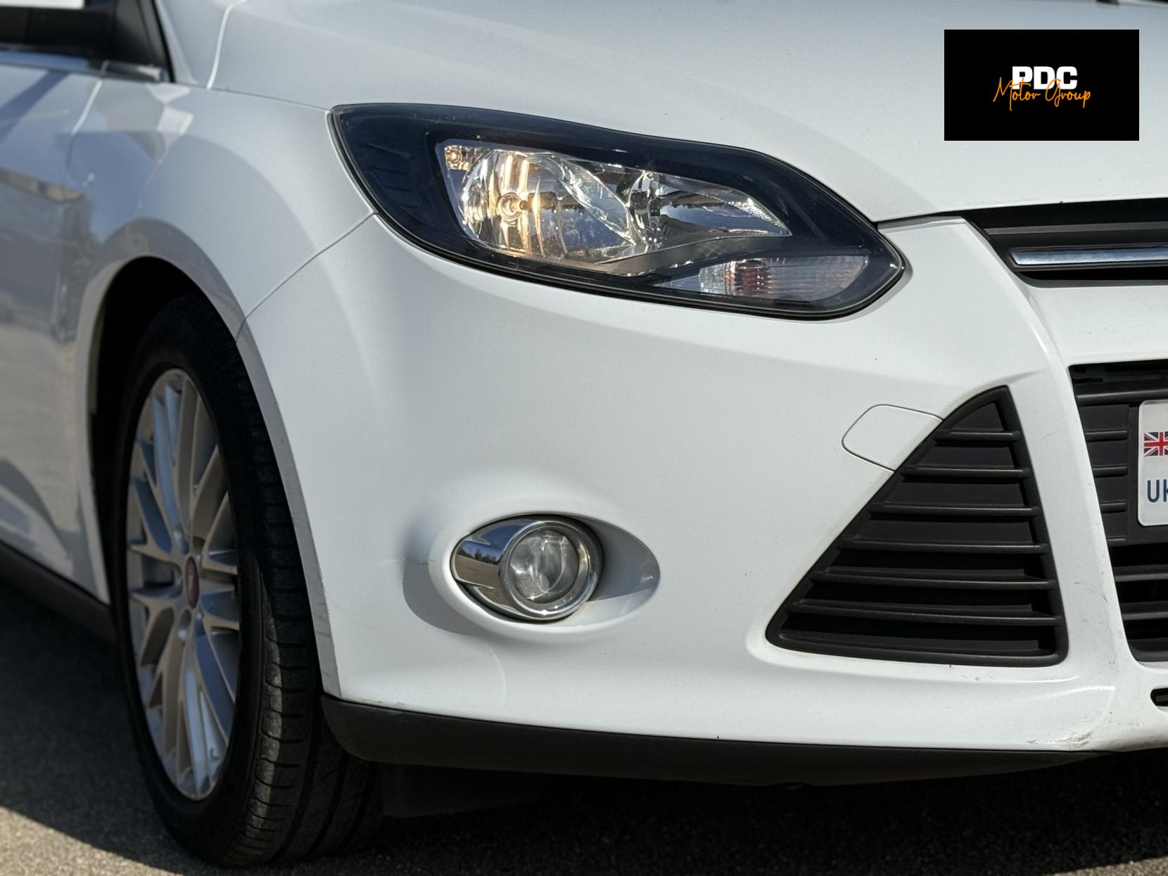 Ford Focus 1.6 Zetec Hatchback 5dr Petrol Powershift Euro 5 (125 ps)