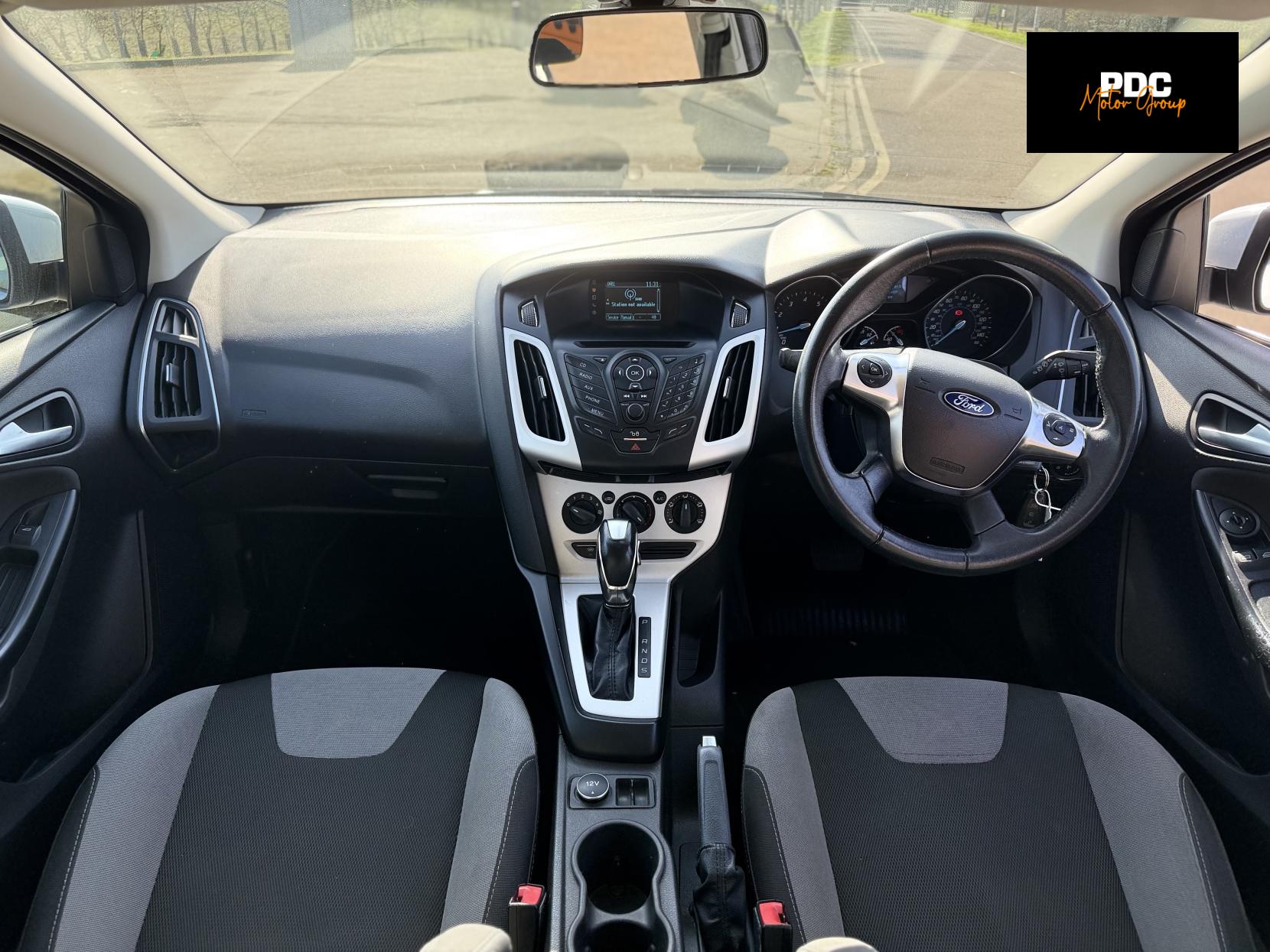 Ford Focus 1.6 Zetec Hatchback 5dr Petrol Powershift Euro 5 (125 ps)