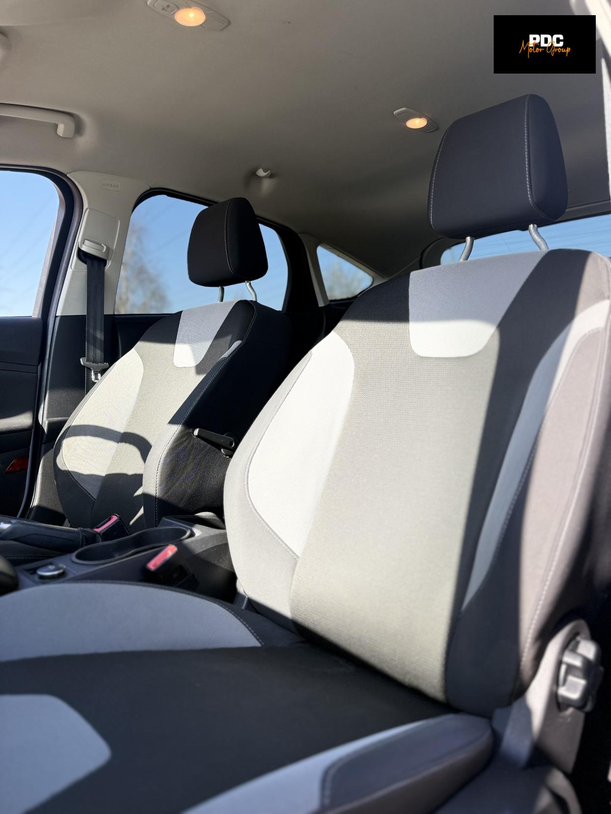 Ford Focus 1.6 Zetec Hatchback 5dr Petrol Powershift Euro 5 (125 ps)