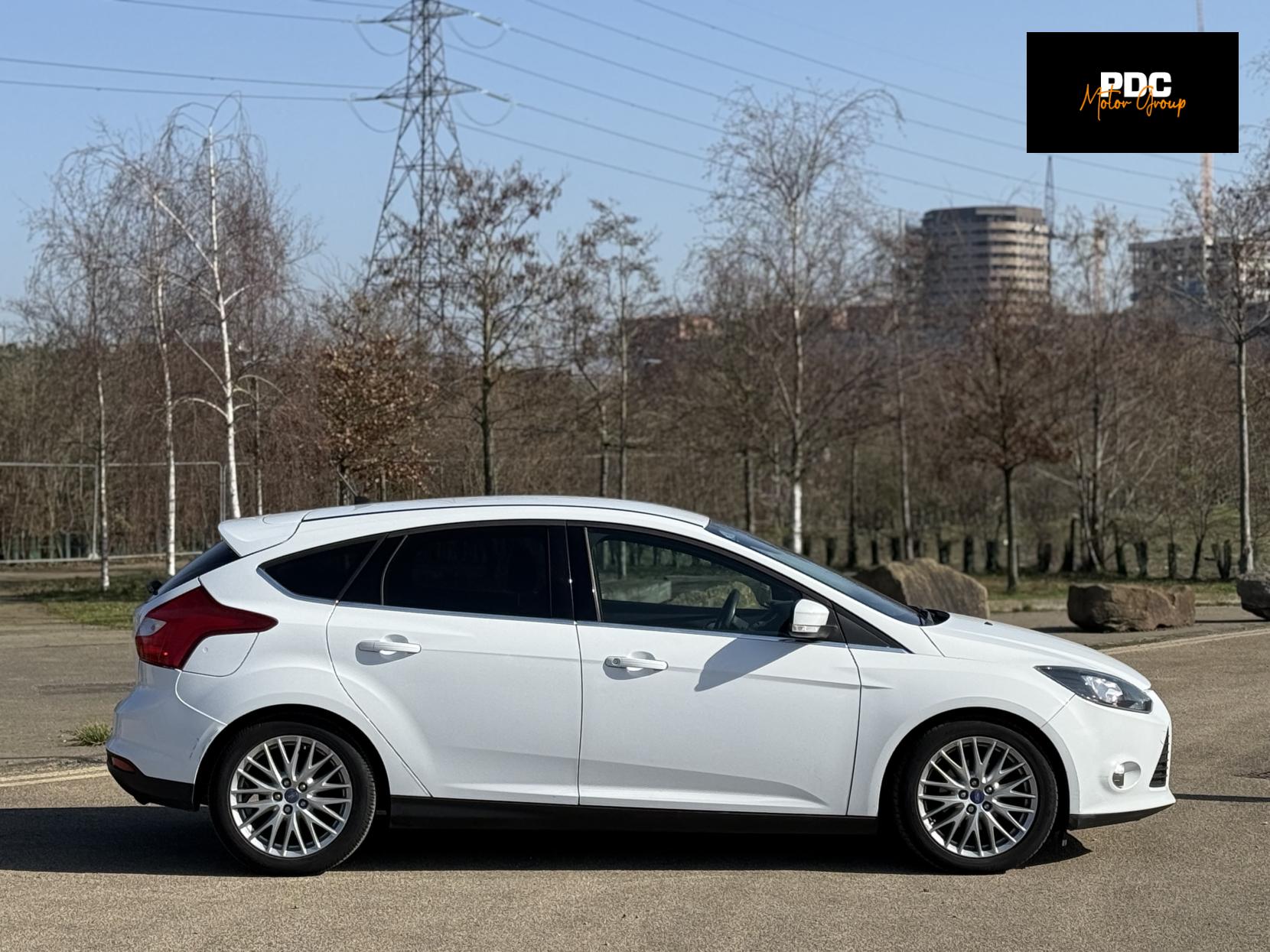 Ford Focus 1.6 Zetec Hatchback 5dr Petrol Powershift Euro 5 (125 ps)