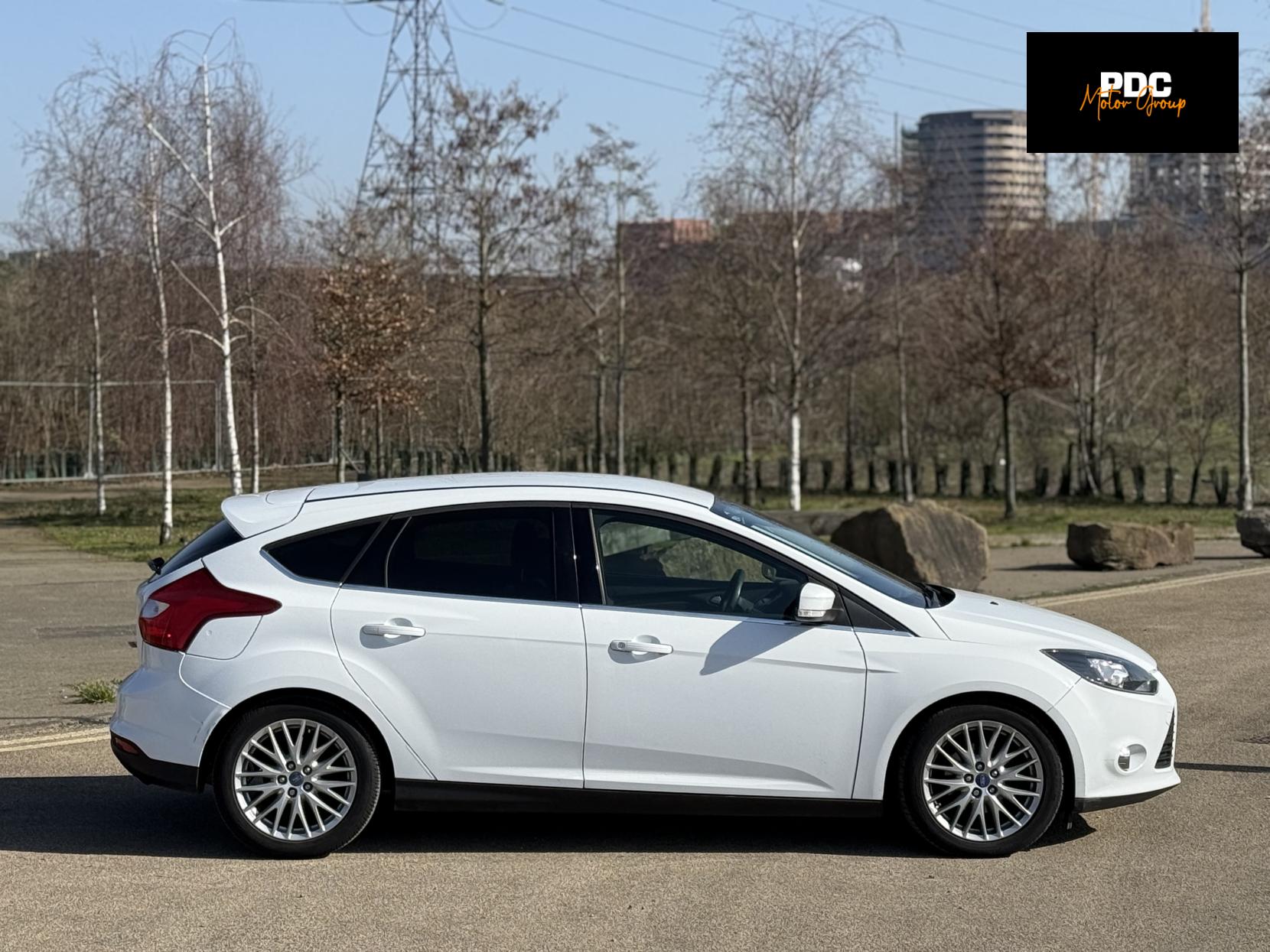 Ford Focus 1.6 Zetec Hatchback 5dr Petrol Powershift Euro 5 (125 ps)