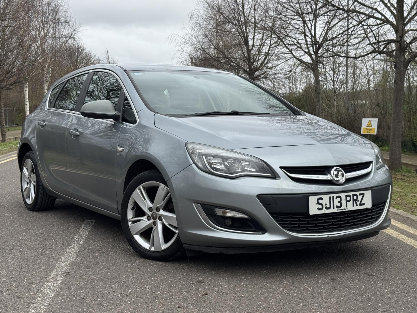 Vauxhall Astra 1.4 16v SRi Hatchback 5dr Petrol Manual Euro 5 (100 ps)