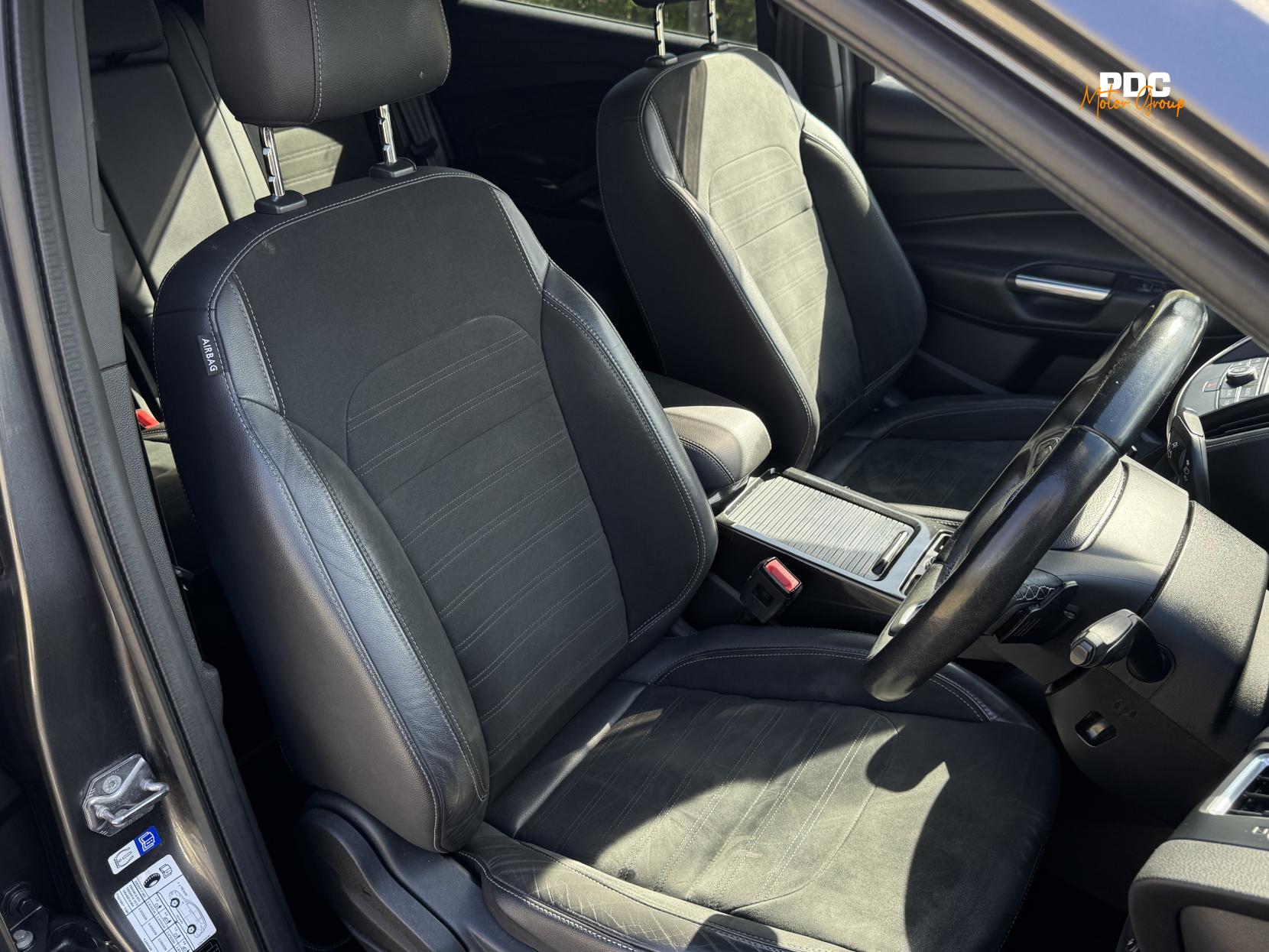 Ford Kuga 2.0 TDCi ST-Line SUV 5dr Diesel Powershift AWD Euro 6 (s/s) (180 ps)