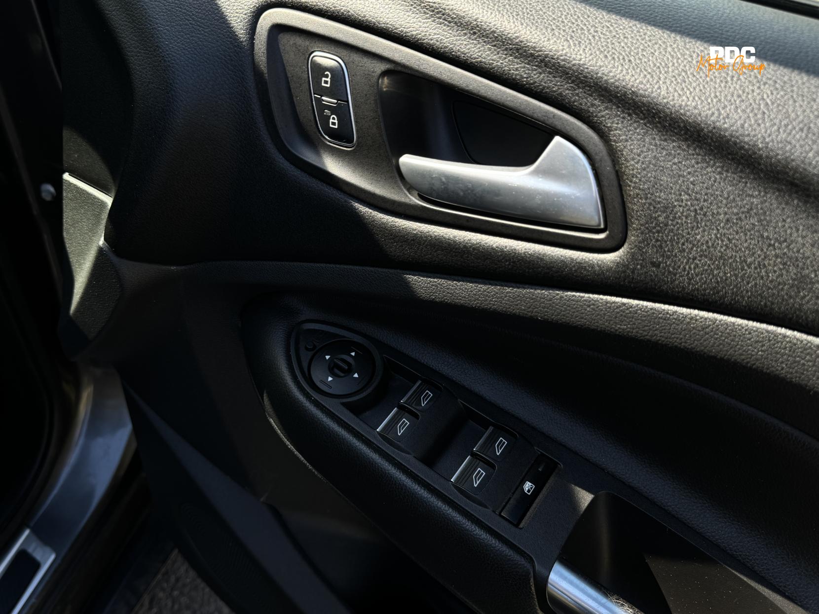 Ford Kuga 2.0 TDCi ST-Line SUV 5dr Diesel Powershift AWD Euro 6 (s/s) (180 ps)