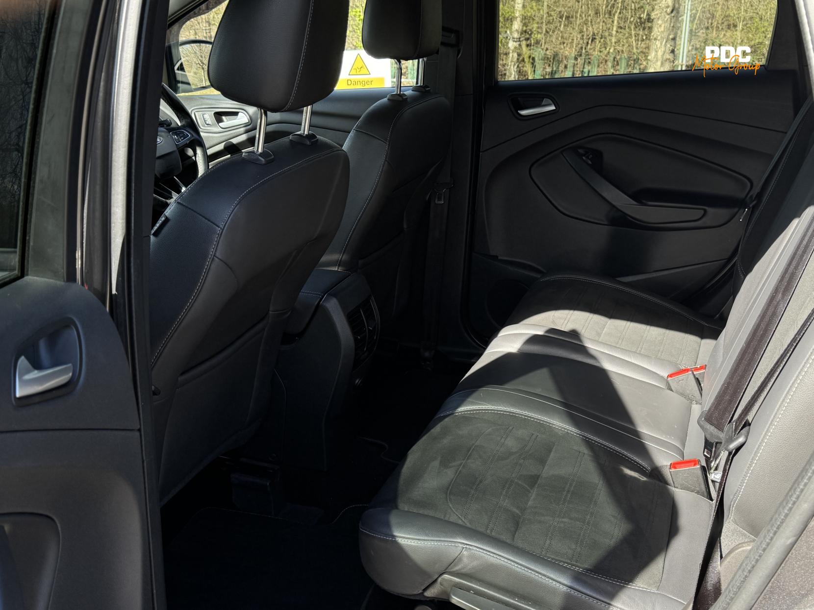 Ford Kuga 2.0 TDCi ST-Line SUV 5dr Diesel Powershift AWD Euro 6 (s/s) (180 ps)