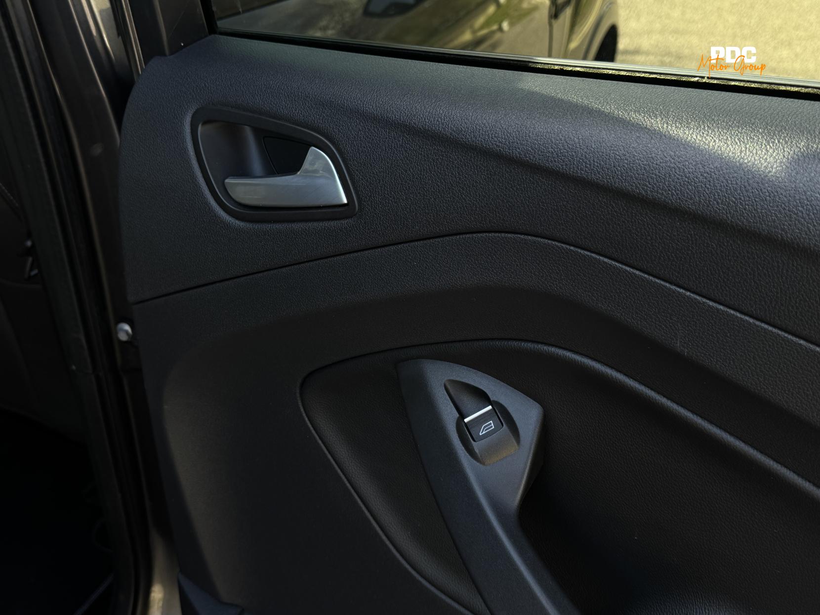 Ford Kuga 2.0 TDCi ST-Line SUV 5dr Diesel Powershift AWD Euro 6 (s/s) (180 ps)