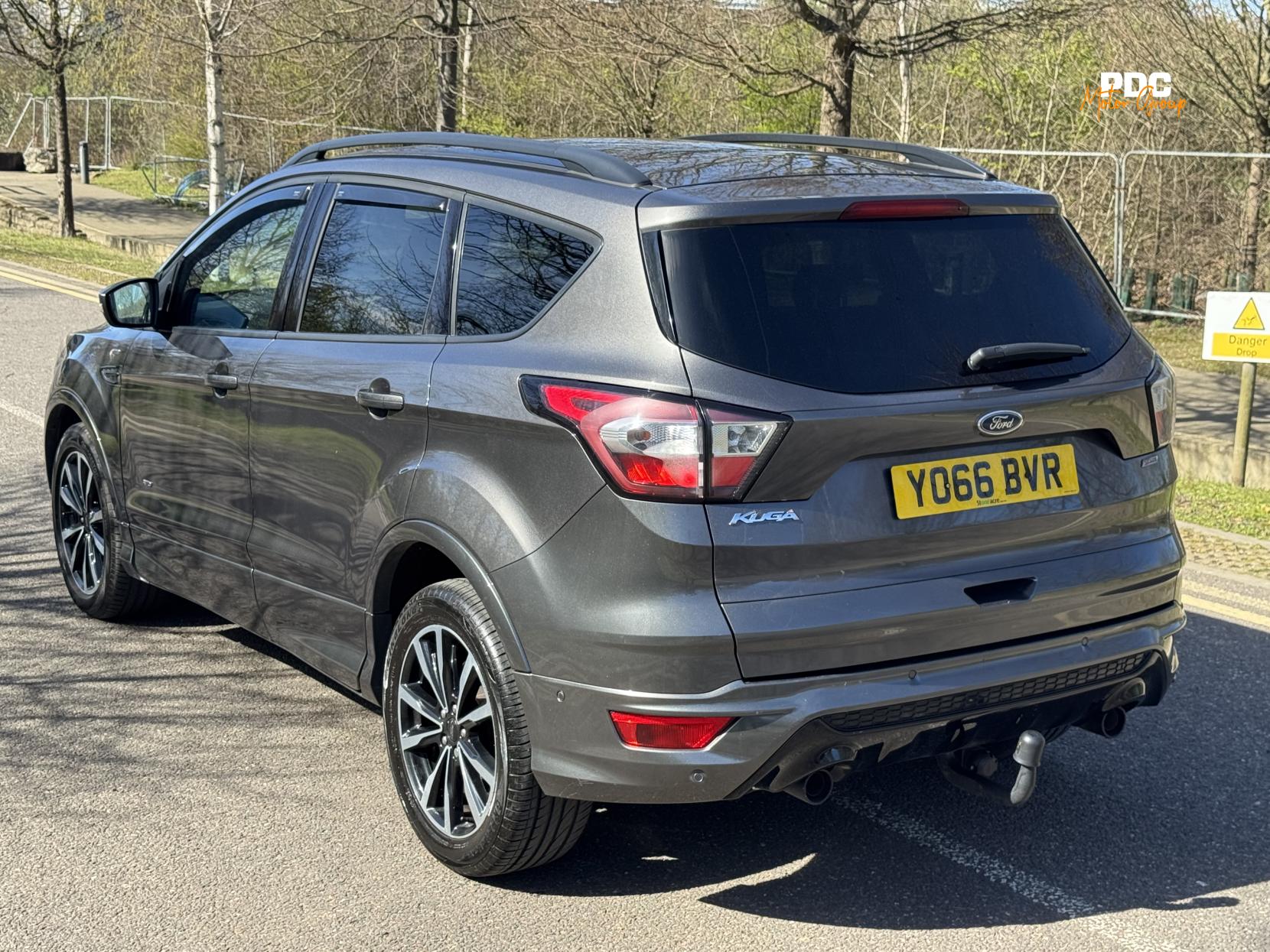 Ford Kuga 2.0 TDCi ST-Line SUV 5dr Diesel Powershift AWD Euro 6 (s/s) (180 ps)