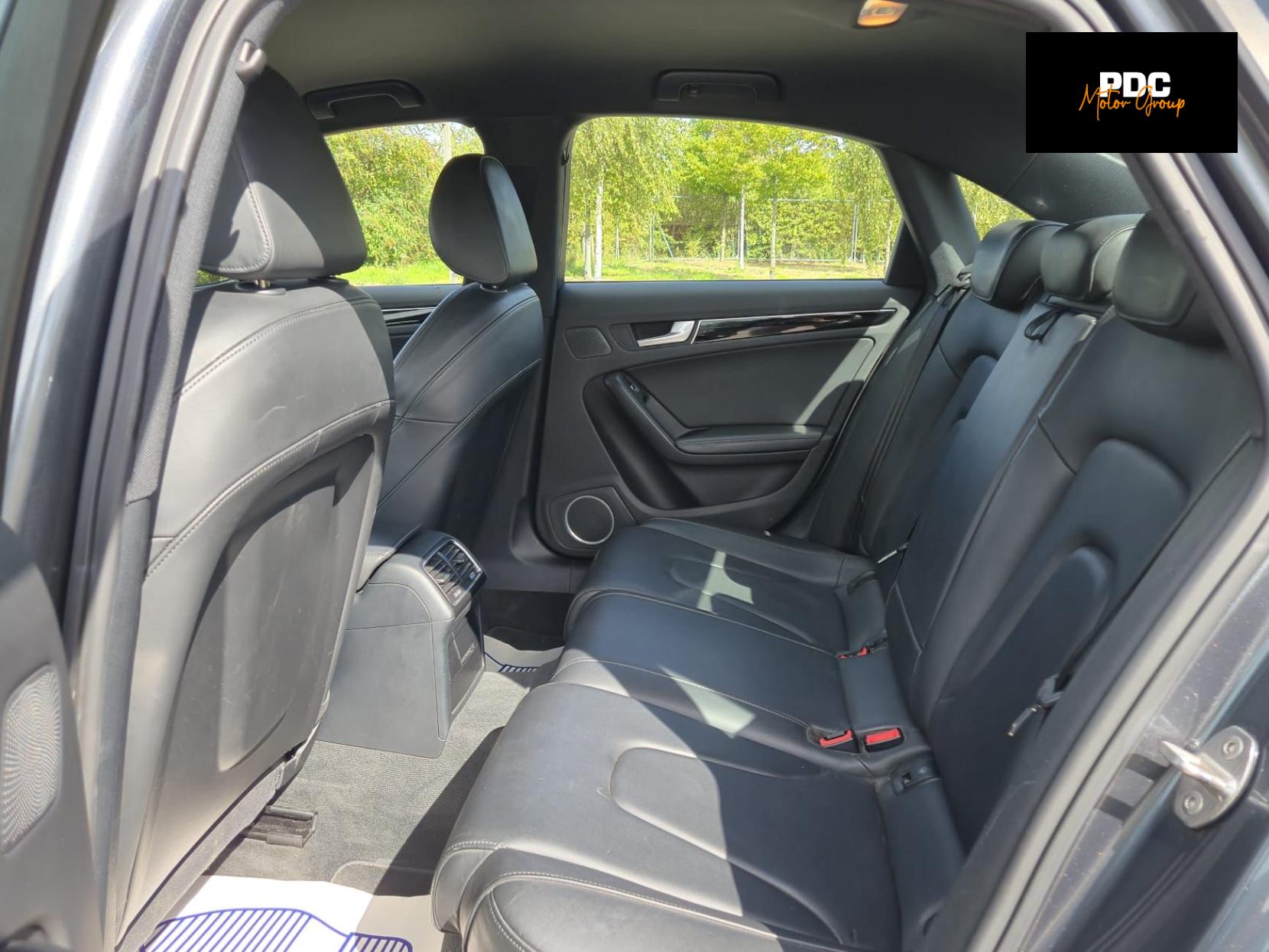 Audi A4 2.0 TFSI Black Edition Saloon 4dr Petrol S Tronic quattro Euro 5 (s/s) (211 ps)