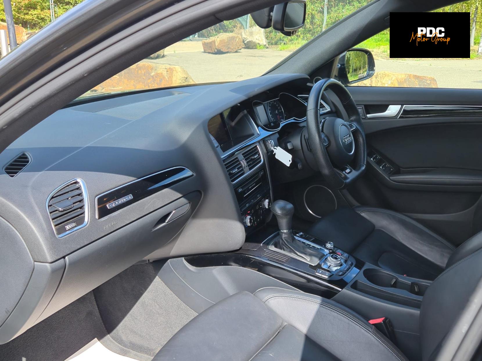 Audi A4 2.0 TFSI Black Edition Saloon 4dr Petrol S Tronic quattro Euro 5 (s/s) (211 ps)