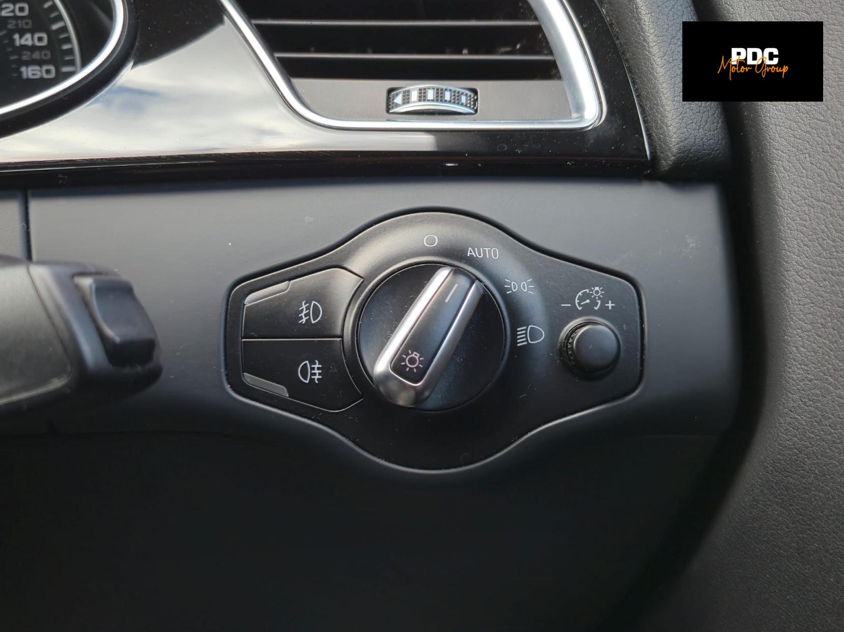 Audi A4 2.0 TFSI Black Edition Saloon 4dr Petrol S Tronic quattro Euro 5 (s/s) (211 ps)