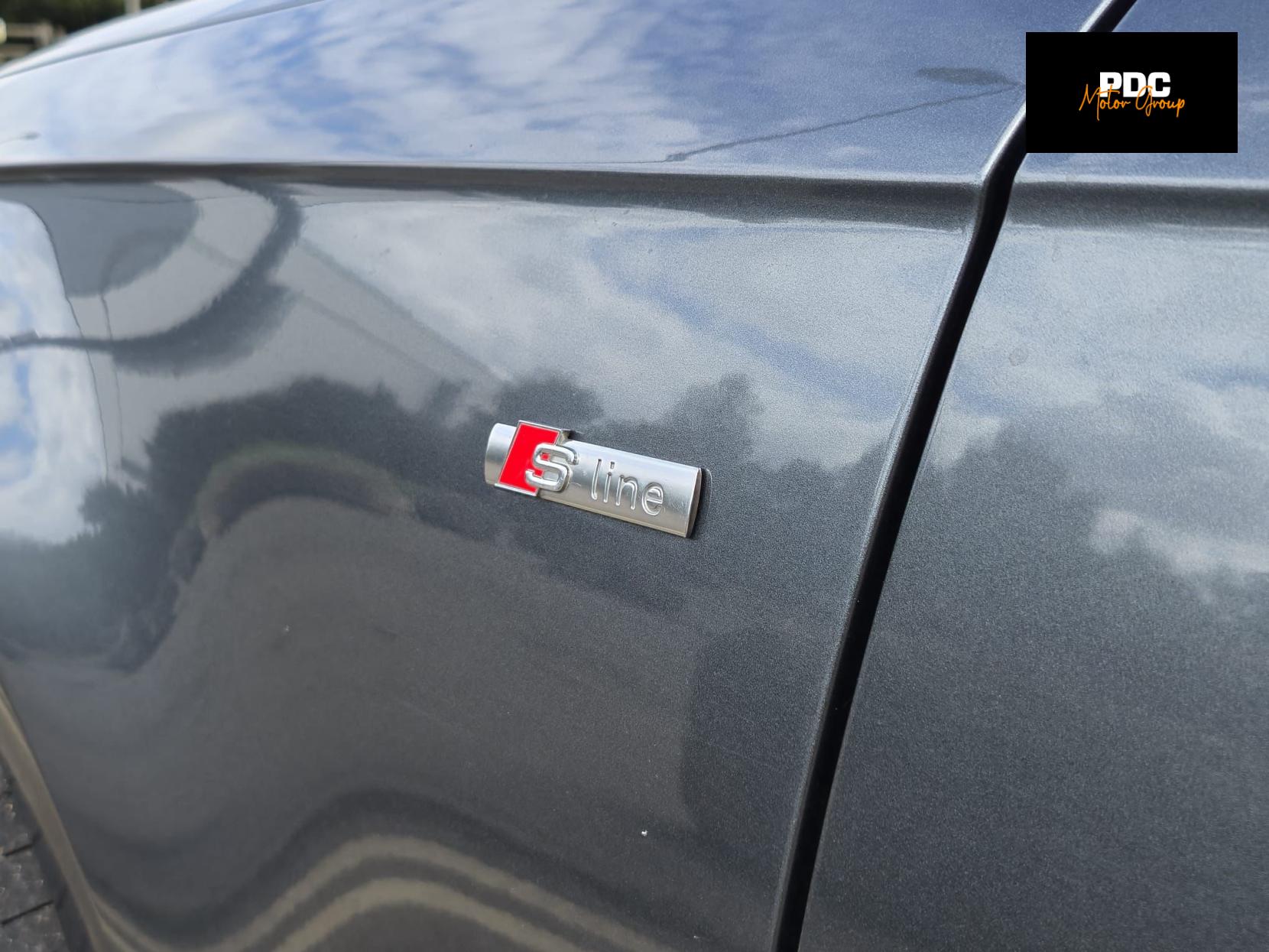 Audi A4 2.0 TFSI Black Edition Saloon 4dr Petrol S Tronic quattro Euro 5 (s/s) (211 ps)