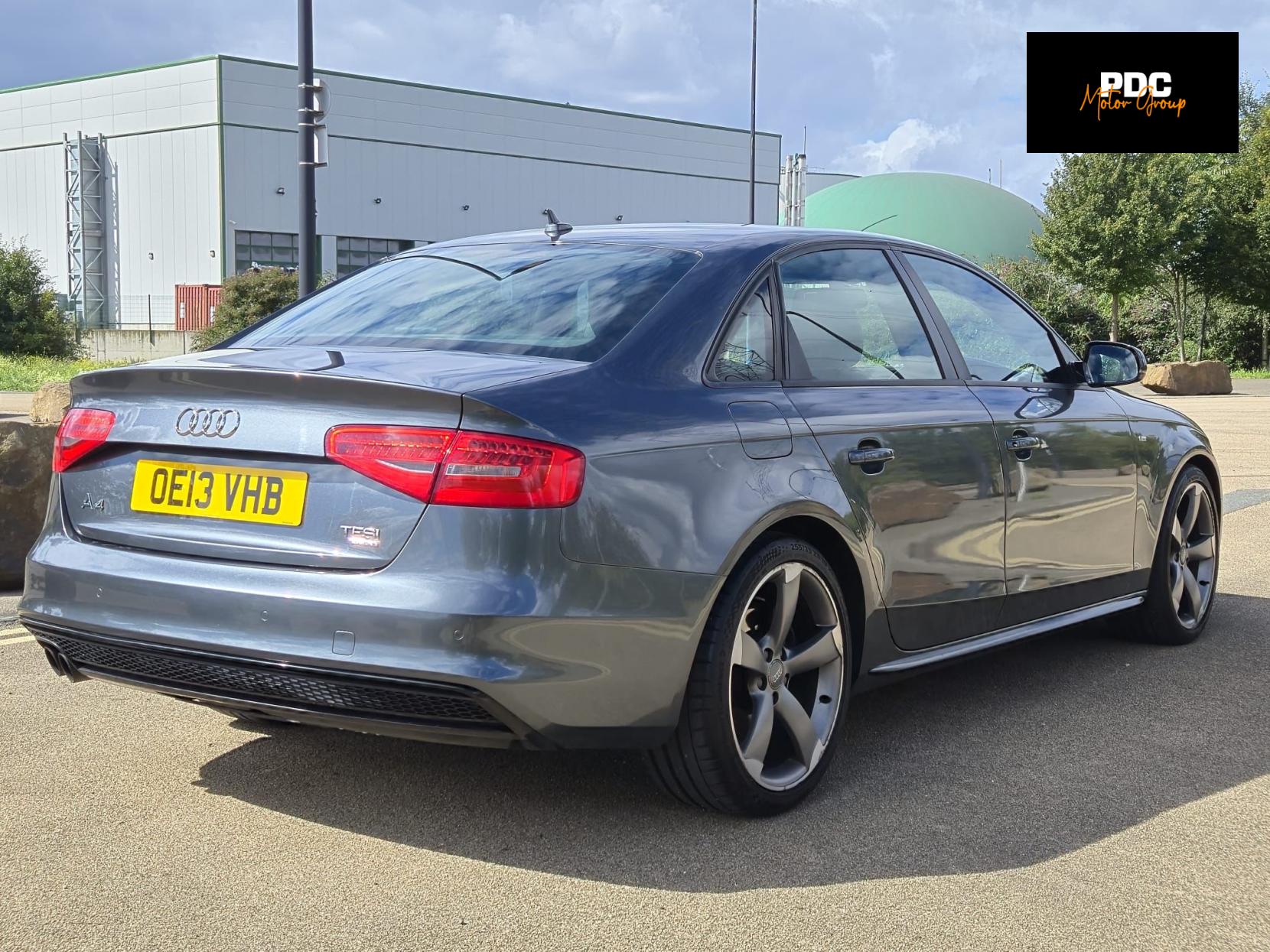Audi A4 2.0 TFSI Black Edition Saloon 4dr Petrol S Tronic quattro Euro 5 (s/s) (211 ps)