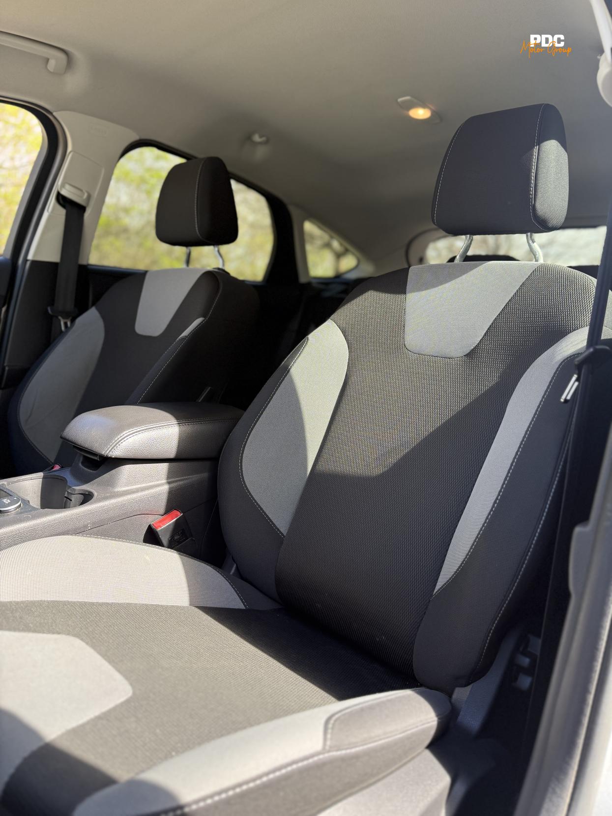 Ford Focus 1.0T EcoBoost Zetec Navigator Hatchback 5dr Petrol Manual Euro 5 (s/s) (100 ps)