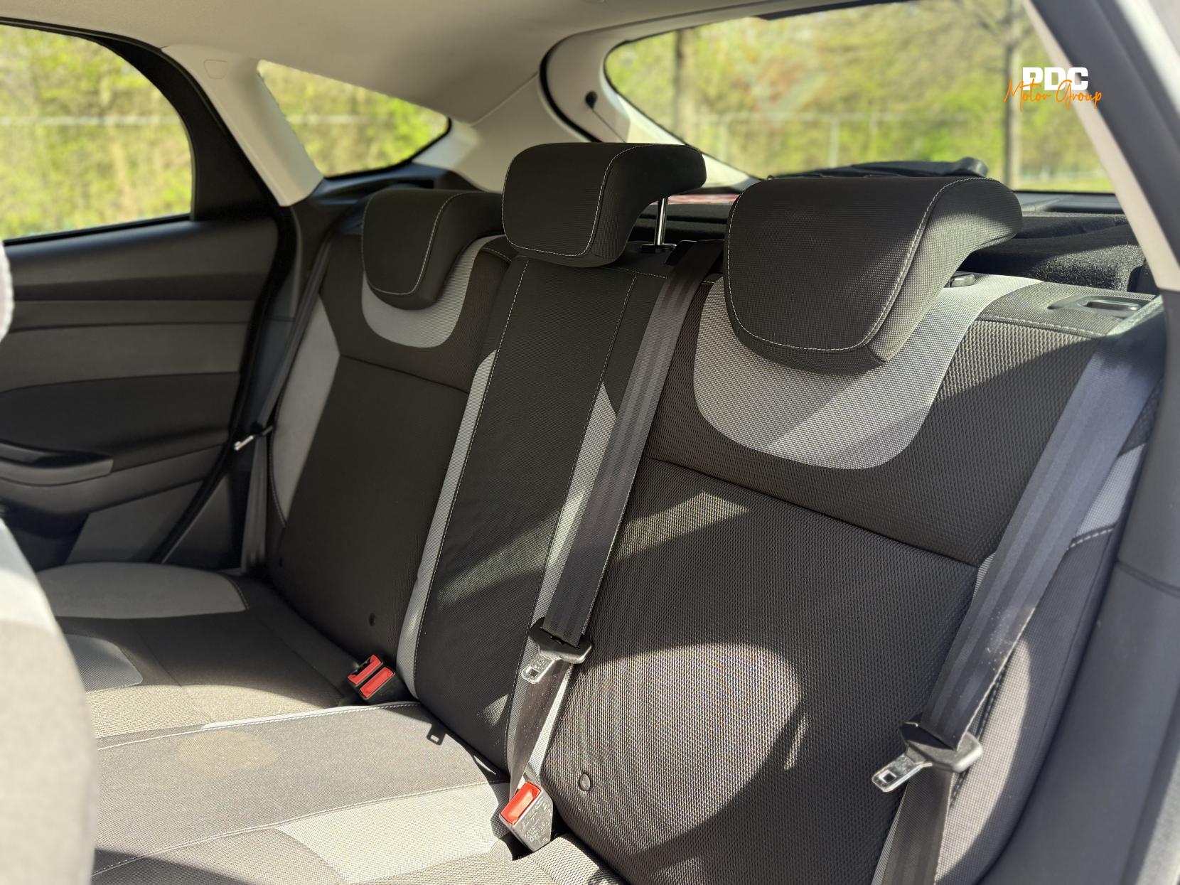 Ford Focus 1.0T EcoBoost Zetec Navigator Hatchback 5dr Petrol Manual Euro 5 (s/s) (100 ps)