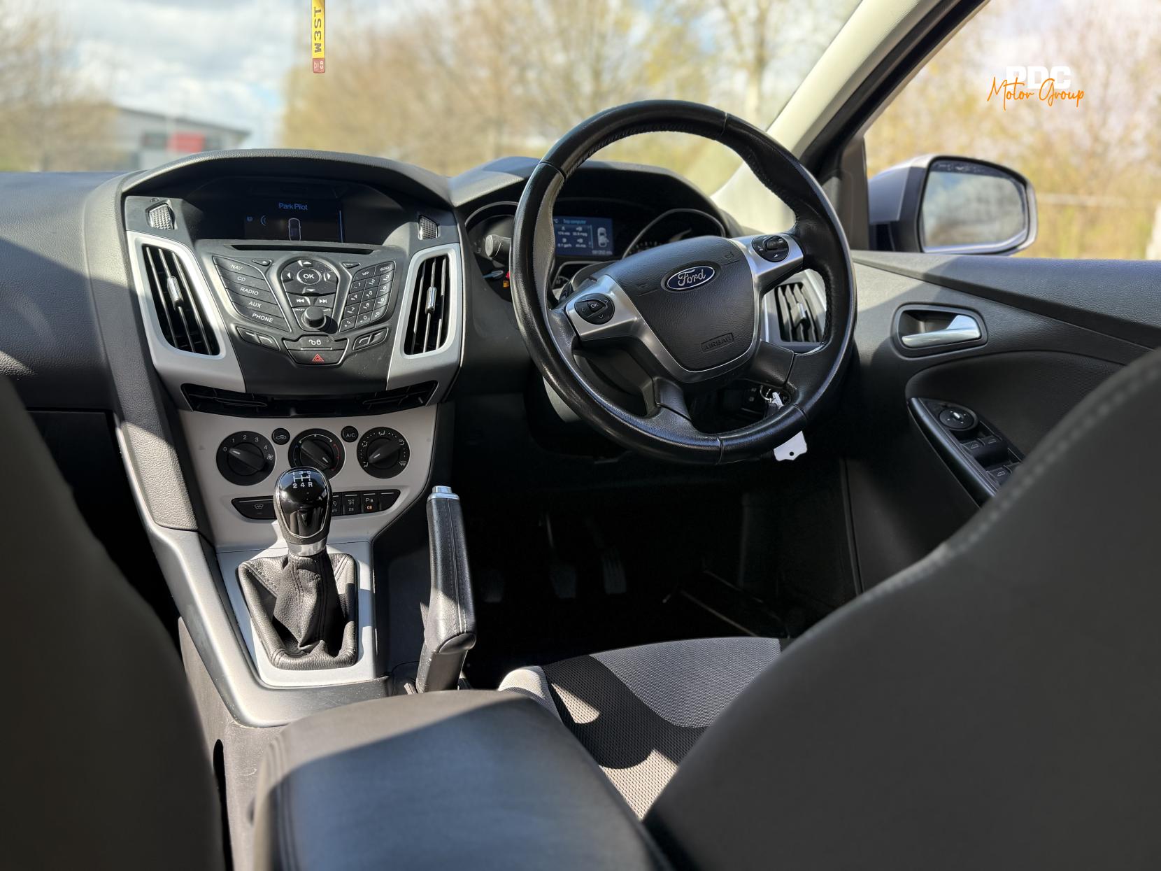 Ford Focus 1.0T EcoBoost Zetec Navigator Hatchback 5dr Petrol Manual Euro 5 (s/s) (100 ps)