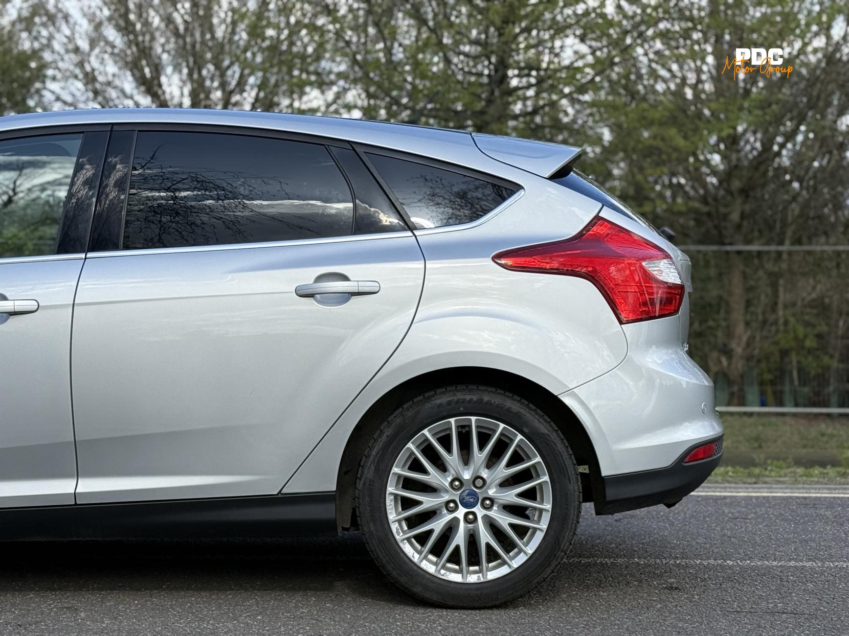 Ford Focus 1.0T EcoBoost Zetec Navigator Hatchback 5dr Petrol Manual Euro 5 (s/s) (100 ps)