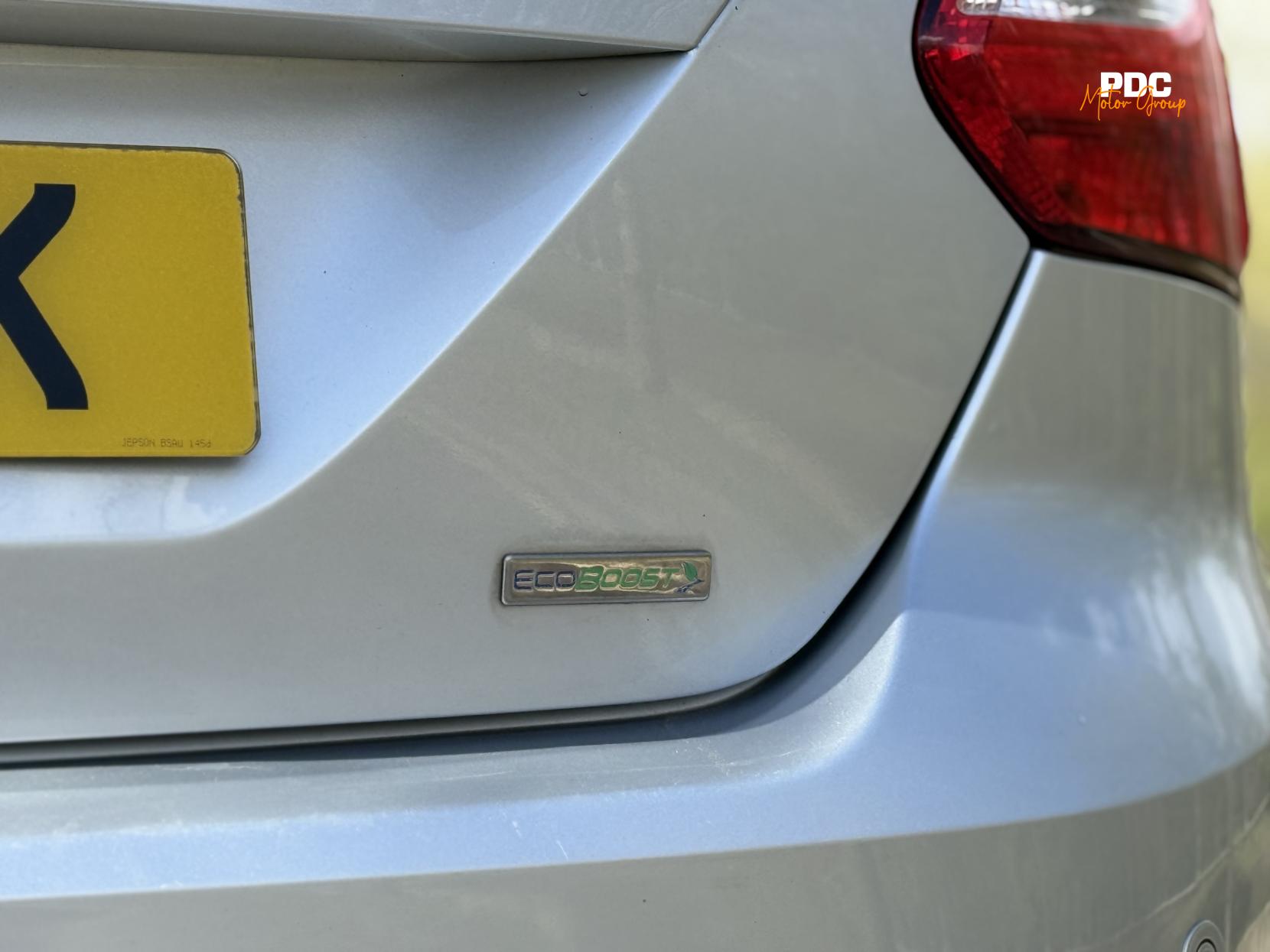 Ford Focus 1.0T EcoBoost Zetec Navigator Hatchback 5dr Petrol Manual Euro 5 (s/s) (100 ps)