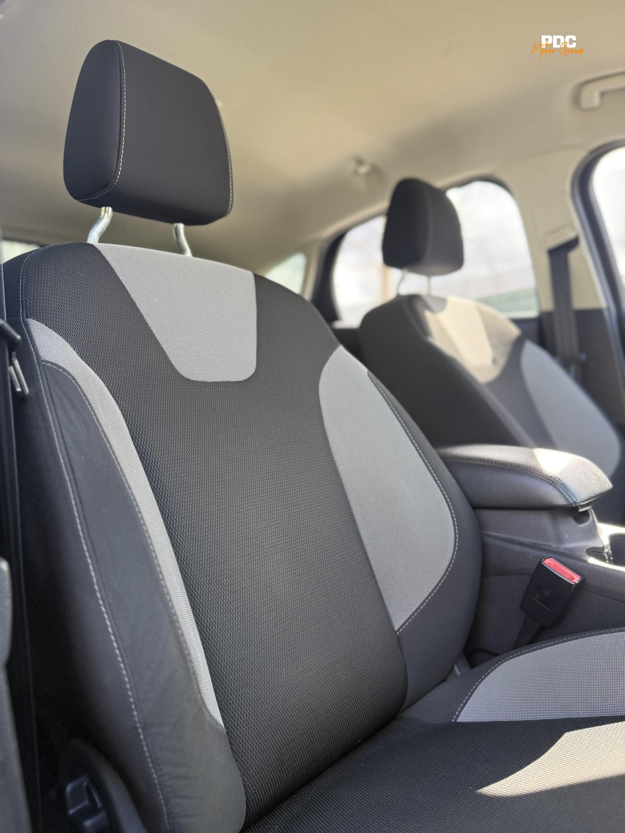 Ford Focus 1.0T EcoBoost Zetec Navigator Hatchback 5dr Petrol Manual Euro 5 (s/s) (100 ps)