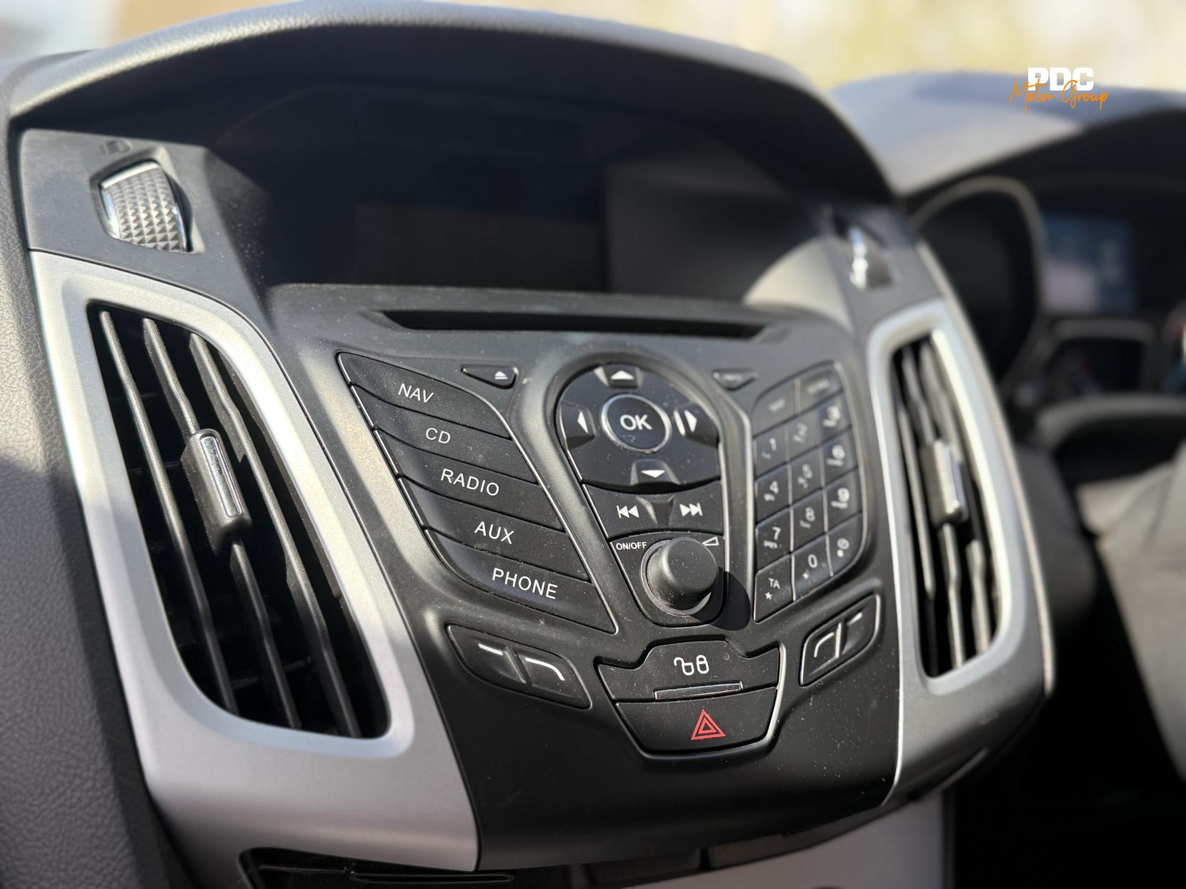 Ford Focus 1.0T EcoBoost Zetec Navigator Hatchback 5dr Petrol Manual Euro 5 (s/s) (100 ps)