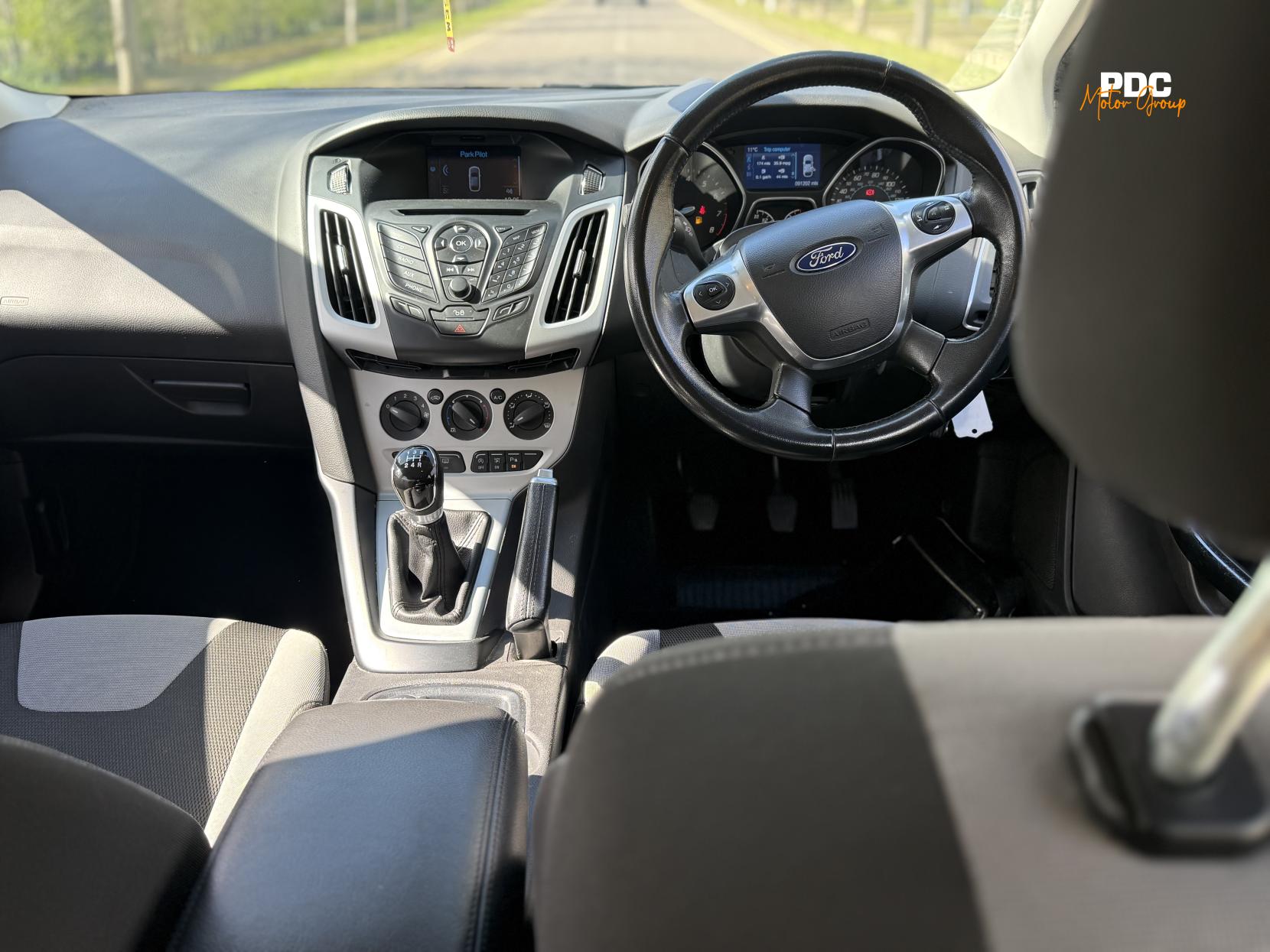 Ford Focus 1.0T EcoBoost Zetec Navigator Hatchback 5dr Petrol Manual Euro 5 (s/s) (100 ps)