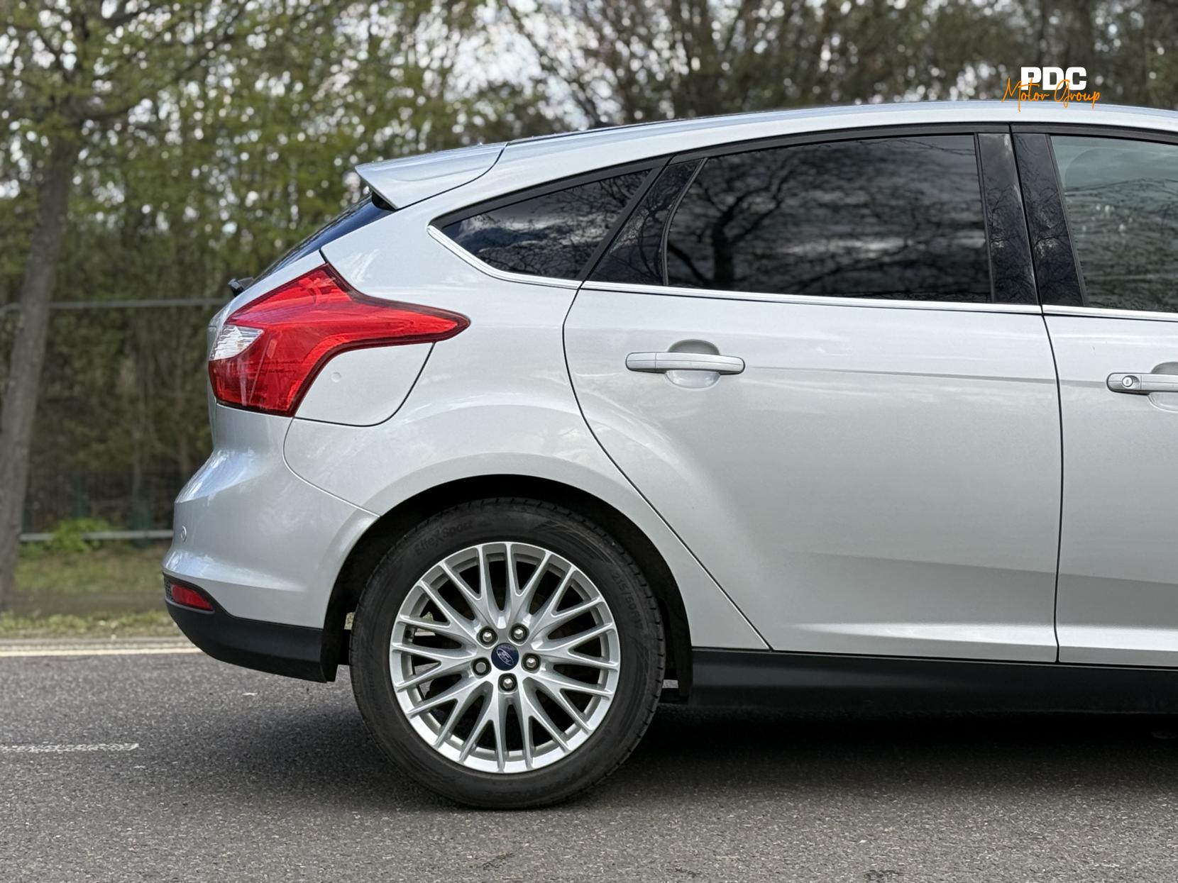 Ford Focus 1.0T EcoBoost Zetec Navigator Hatchback 5dr Petrol Manual Euro 5 (s/s) (100 ps)