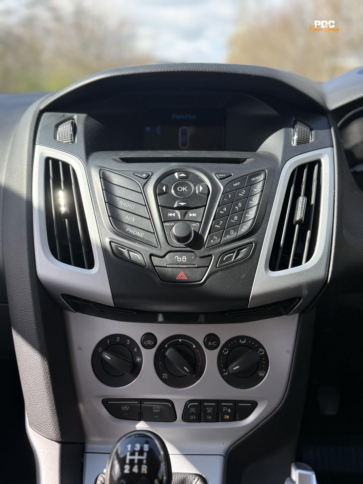 Ford Focus 1.0T EcoBoost Zetec Navigator Hatchback 5dr Petrol Manual Euro 5 (s/s) (100 ps)