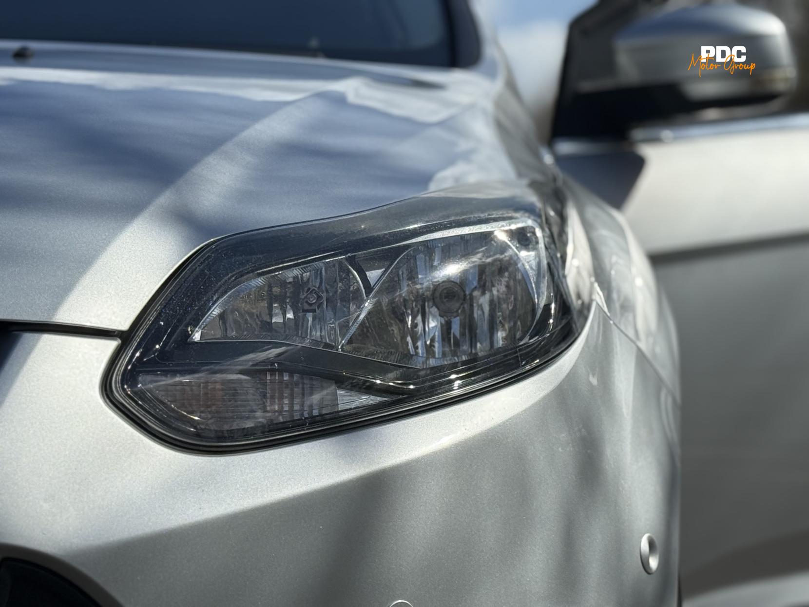 Ford Focus 1.0T EcoBoost Zetec Navigator Hatchback 5dr Petrol Manual Euro 5 (s/s) (100 ps)