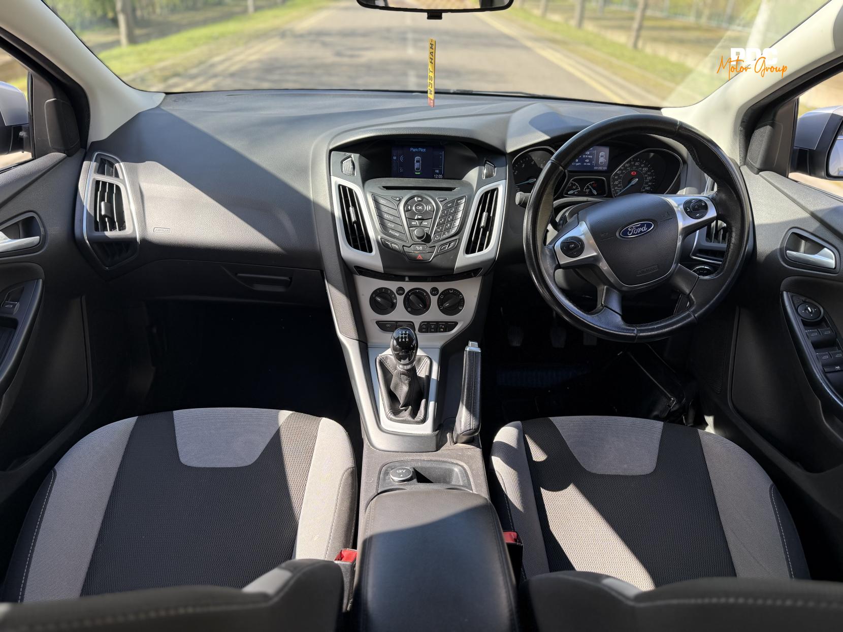 Ford Focus 1.0T EcoBoost Zetec Navigator Hatchback 5dr Petrol Manual Euro 5 (s/s) (100 ps)