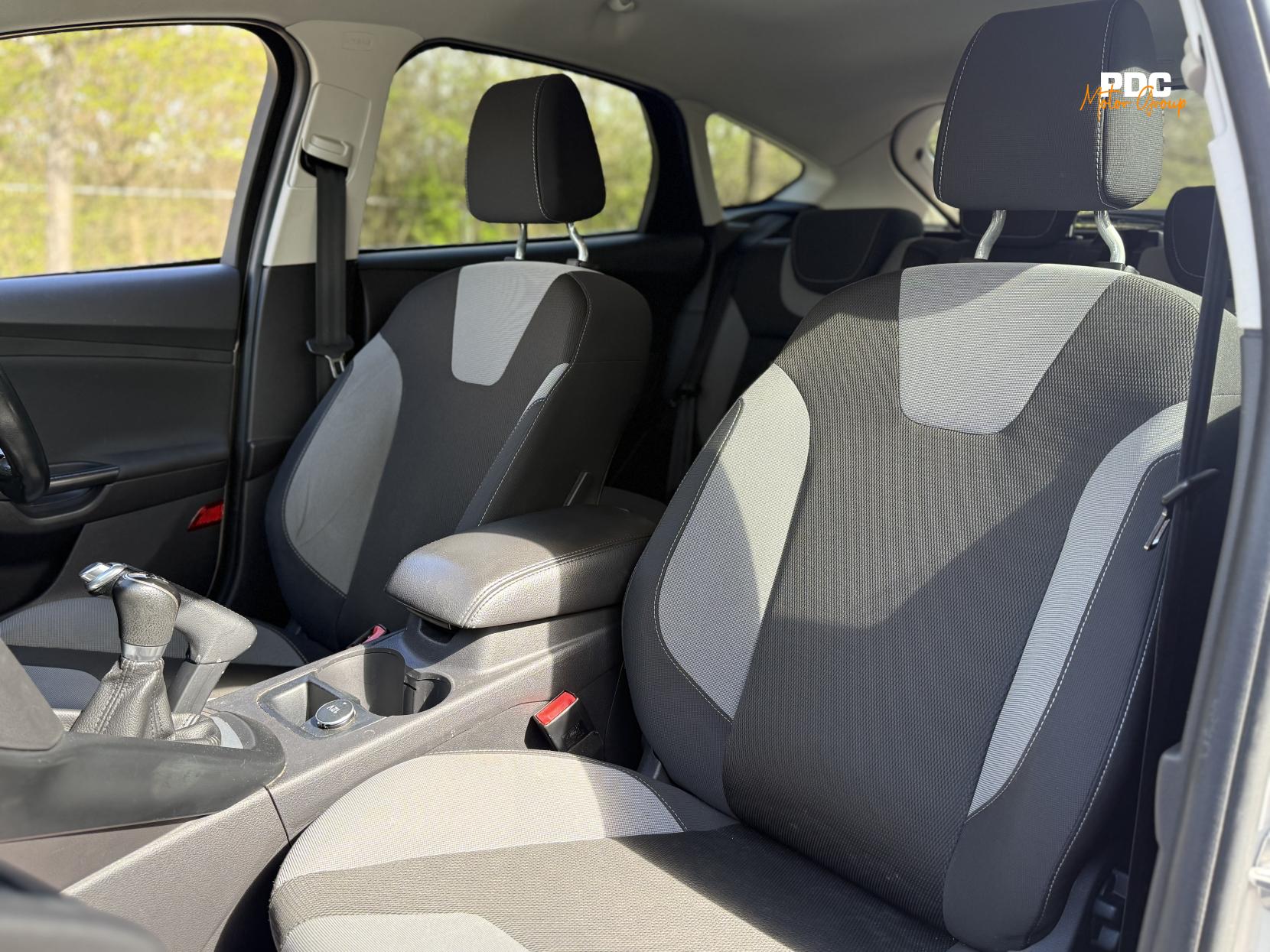 Ford Focus 1.0T EcoBoost Zetec Navigator Hatchback 5dr Petrol Manual Euro 5 (s/s) (100 ps)