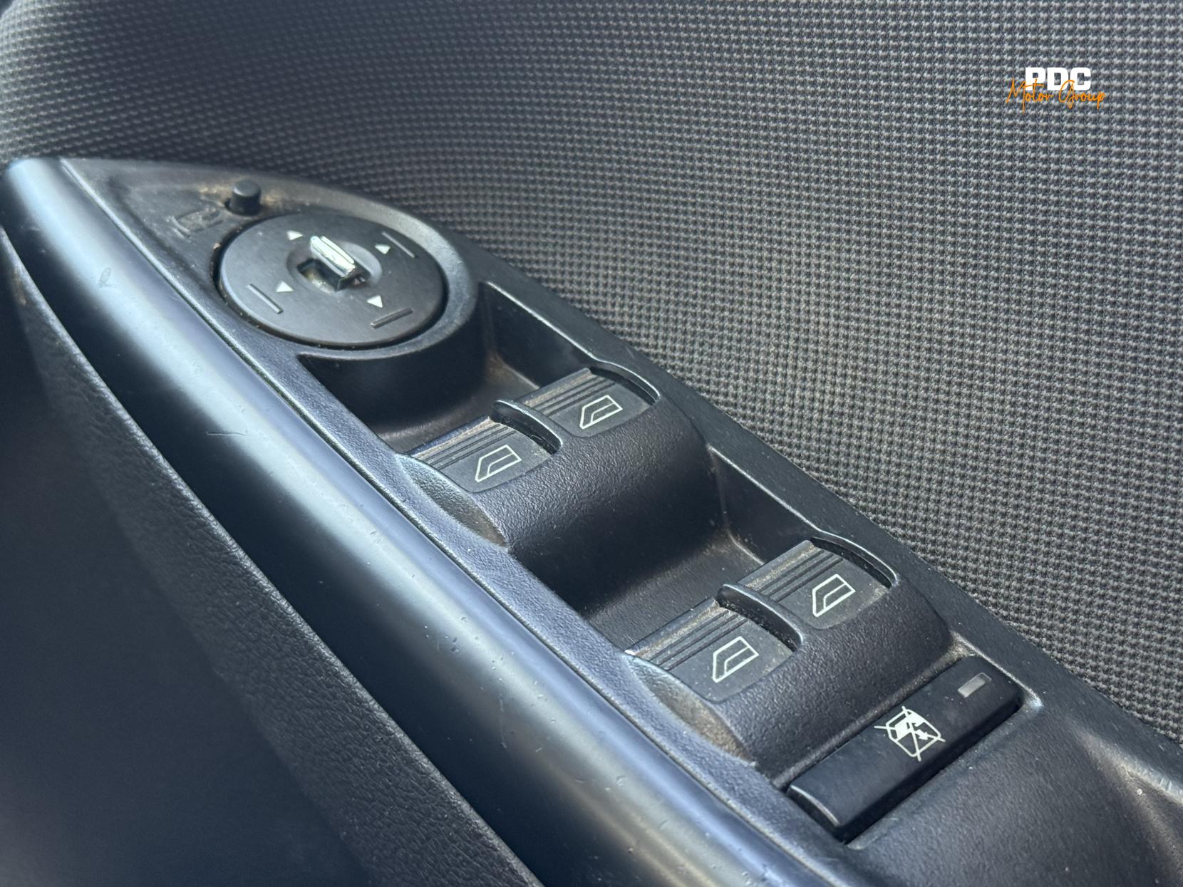 Ford Focus 1.0T EcoBoost Zetec Navigator Hatchback 5dr Petrol Manual Euro 5 (s/s) (100 ps)